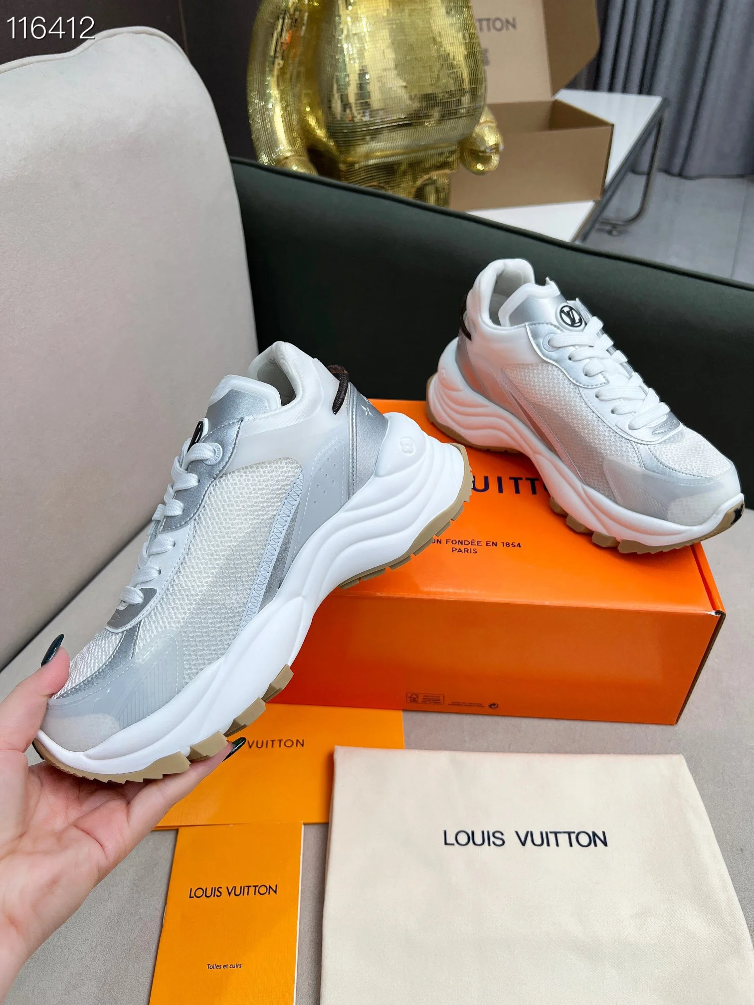 LV $128 gallery