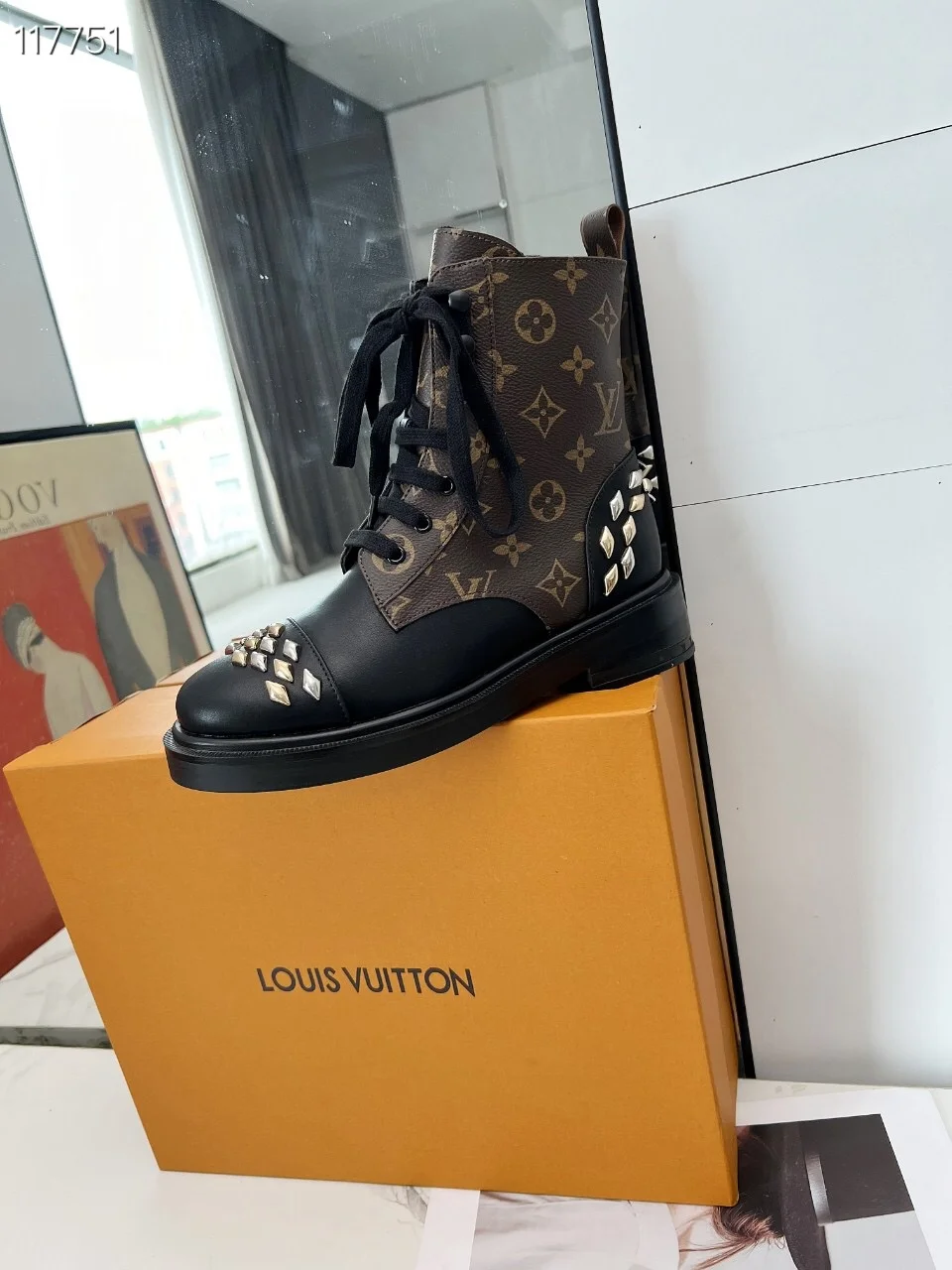 LV $128 gallery