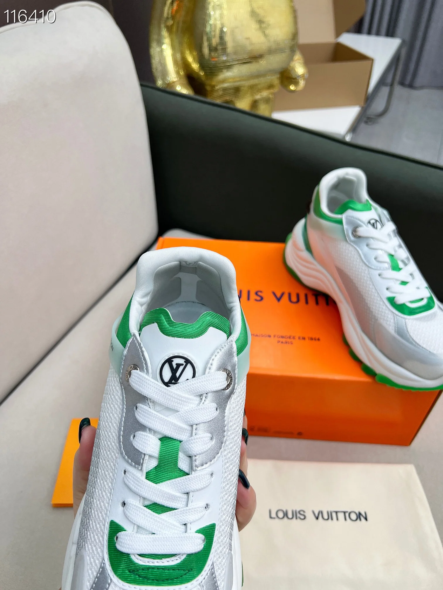 LV $128 gallery