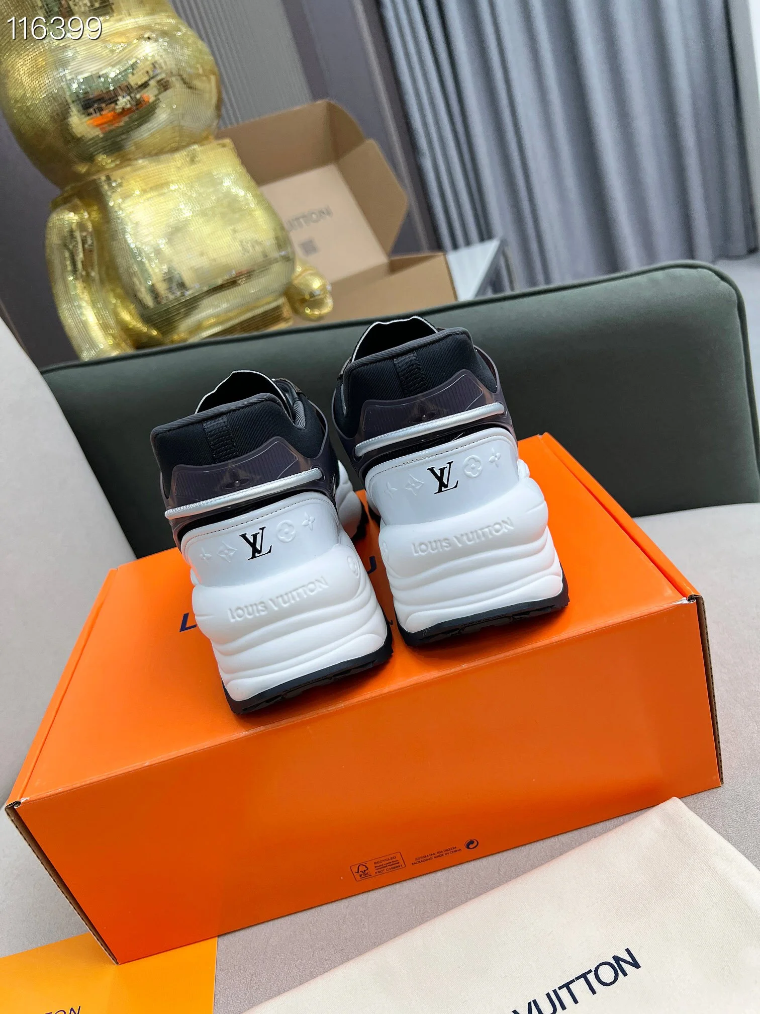 LV $128 gallery