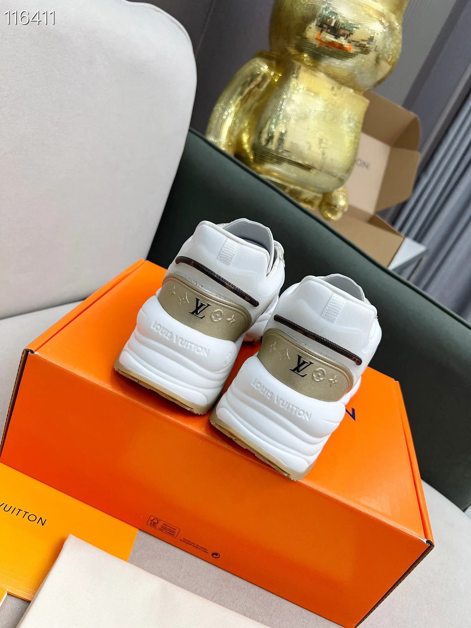 LV $128 gallery