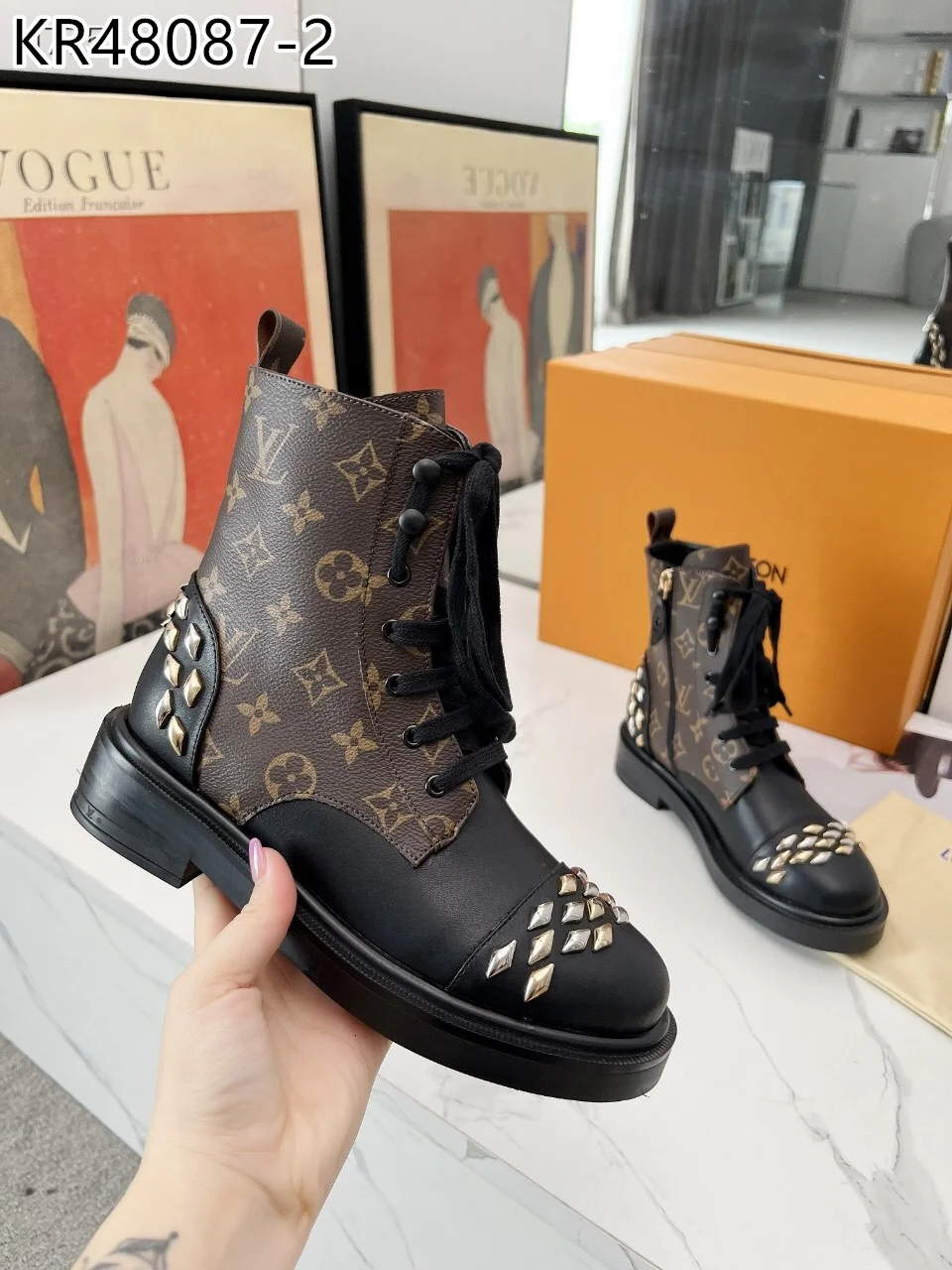 LV $128 gallery