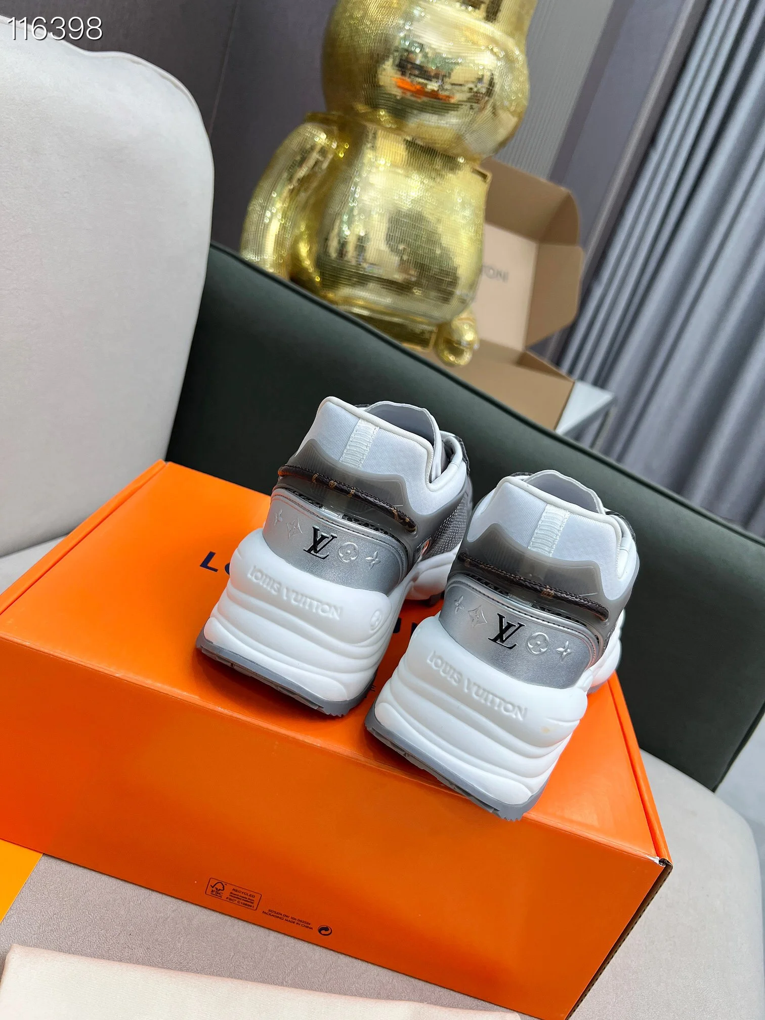 LV $128 gallery