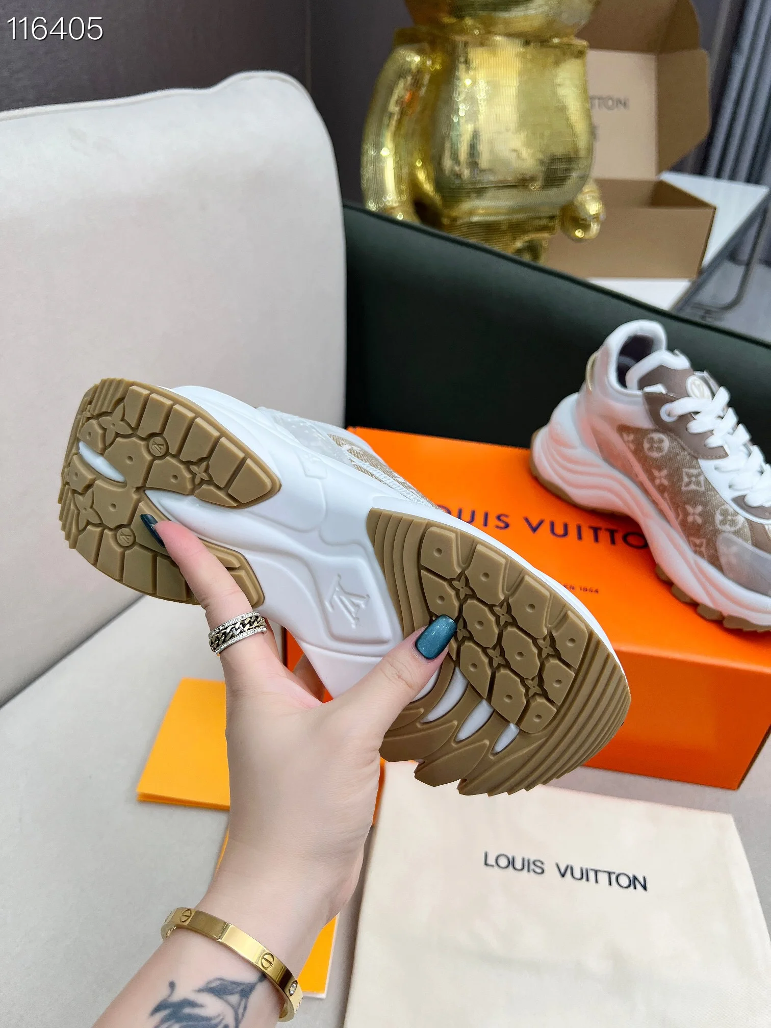 LV $128 gallery