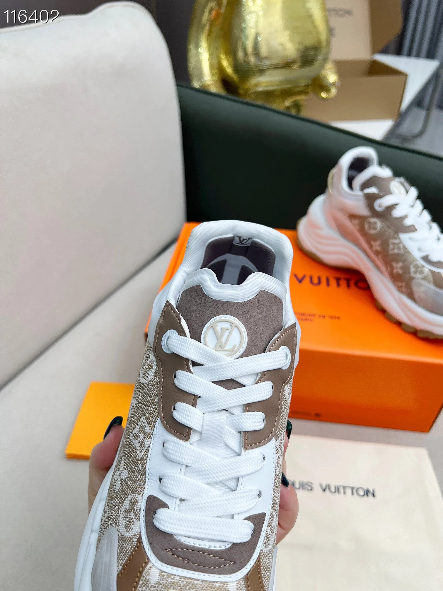 LV $128 gallery