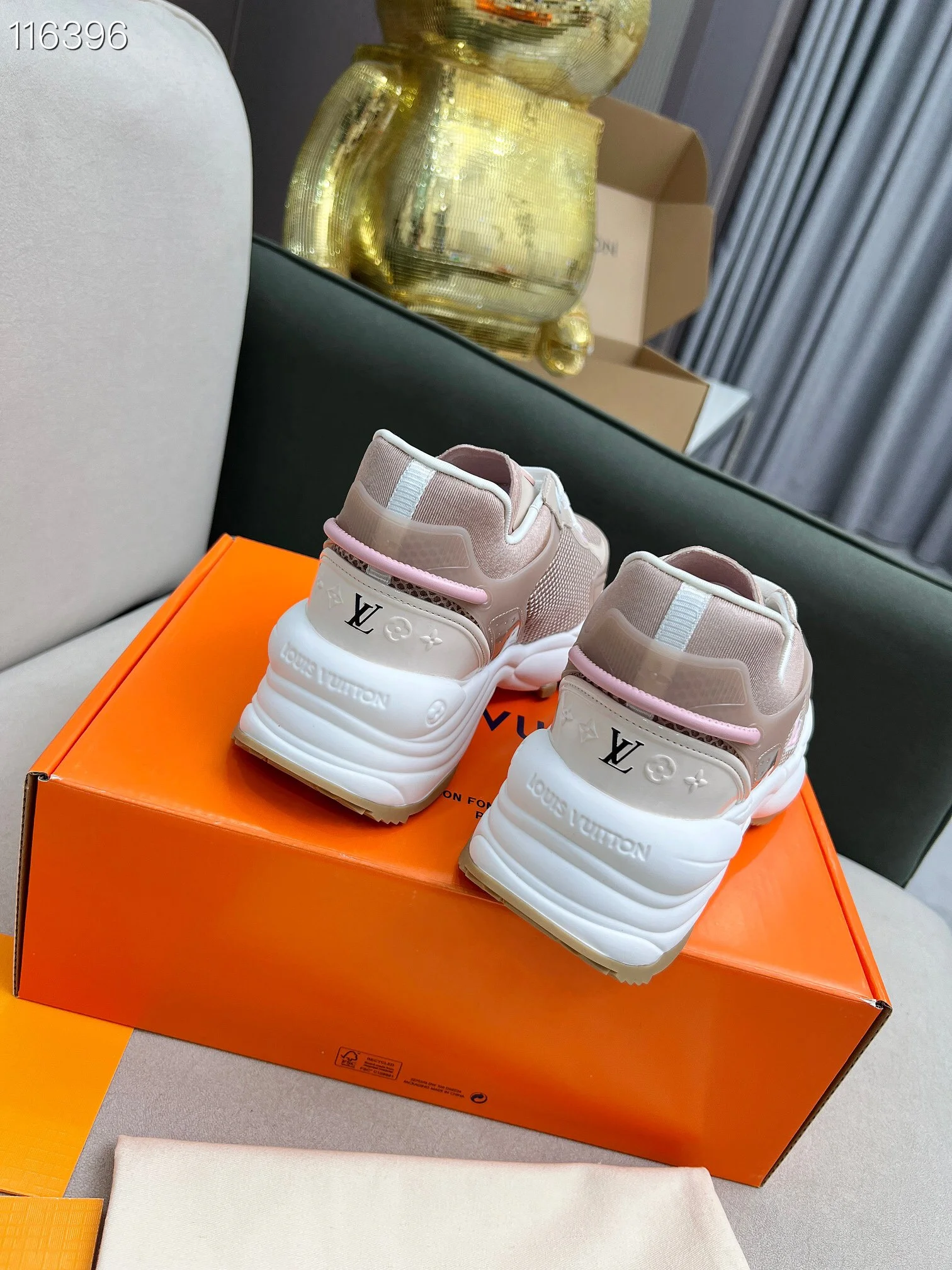 LV $128 gallery