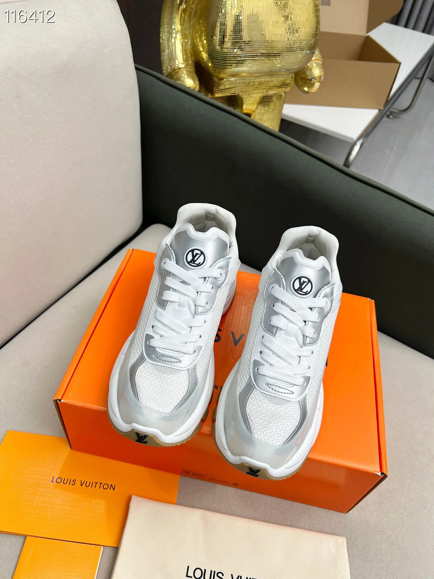 LV $128 gallery