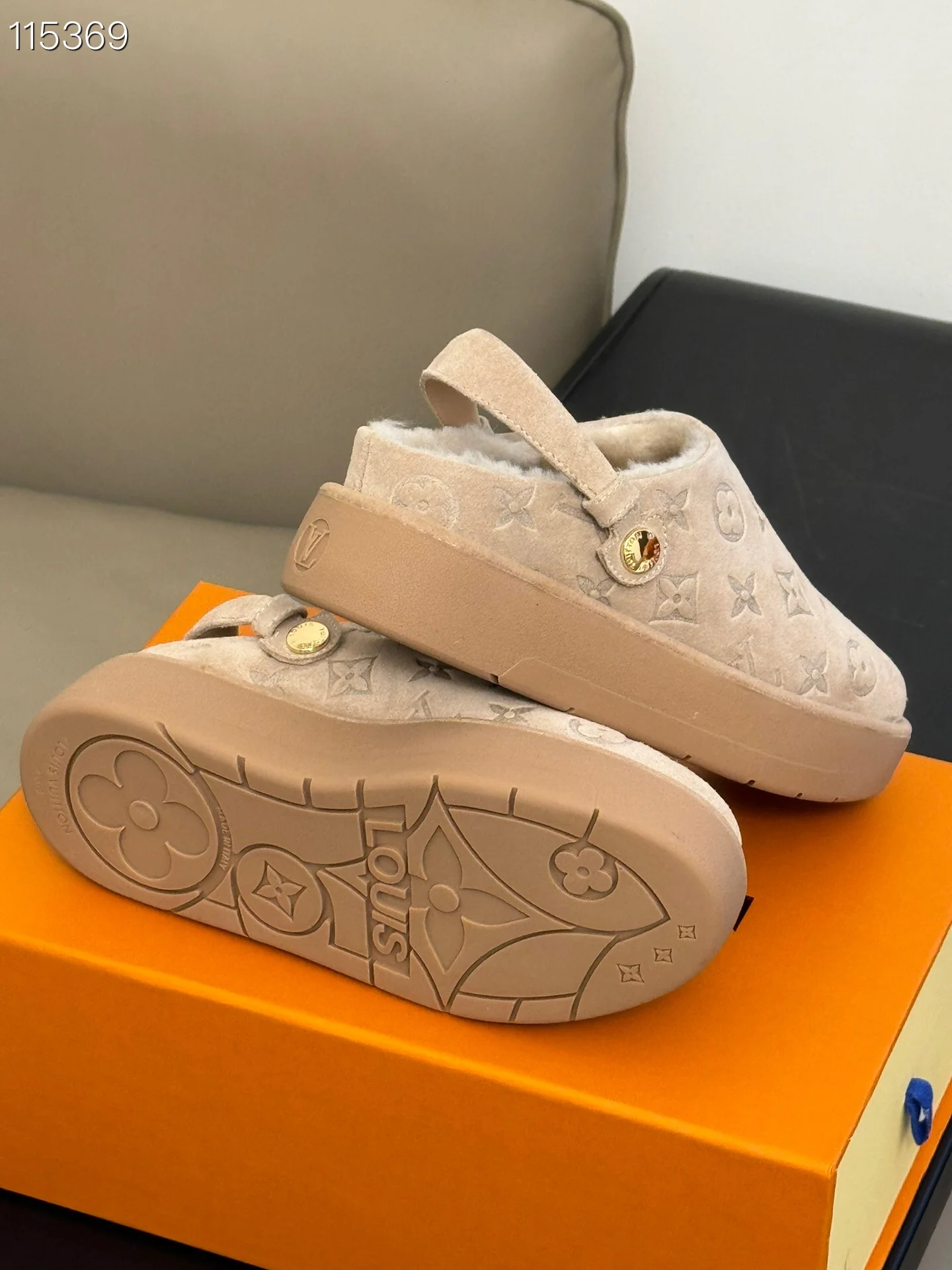 LV $135 gallery