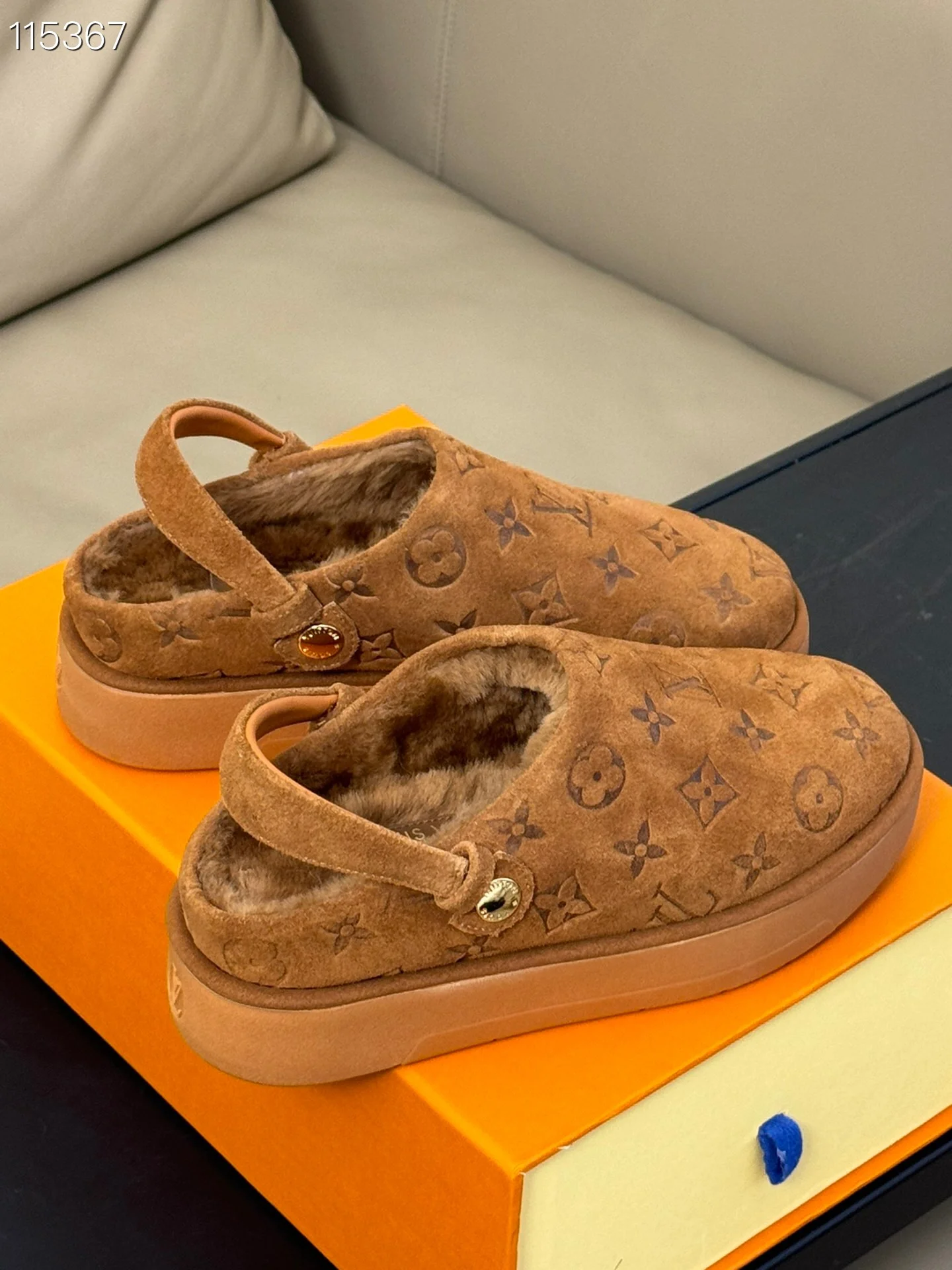 LV $135 gallery