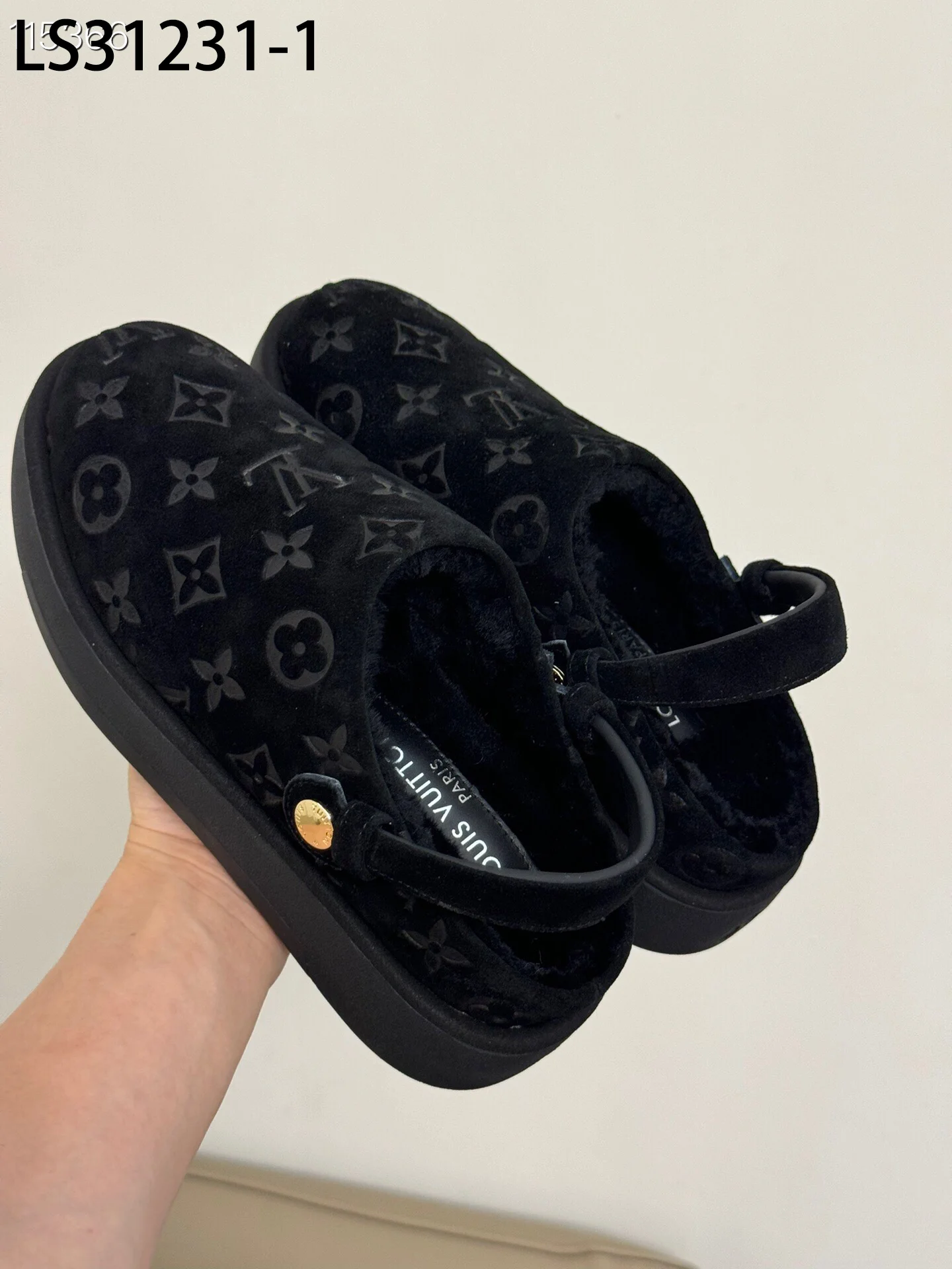 LV $135 gallery