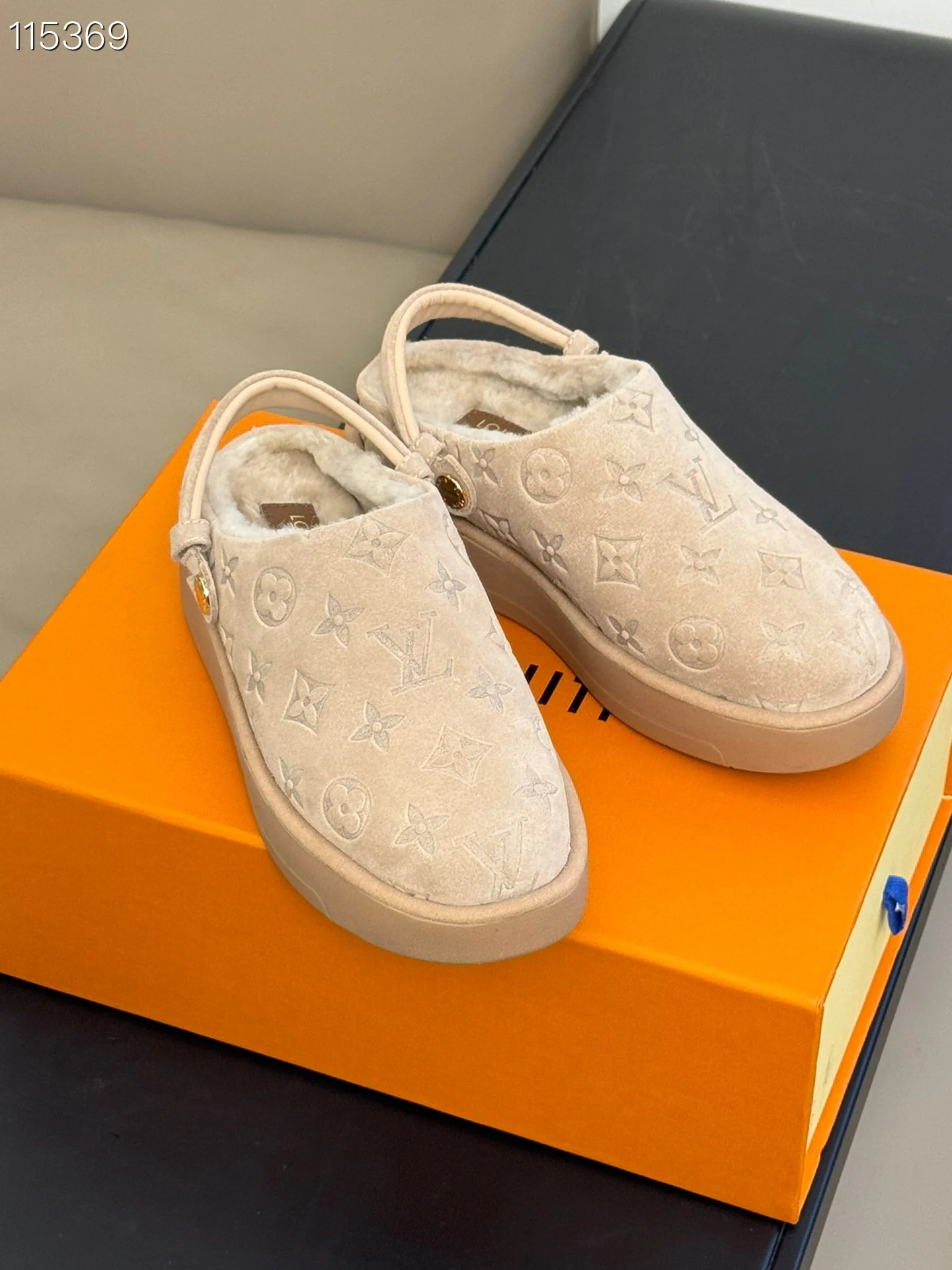 LV $135 gallery