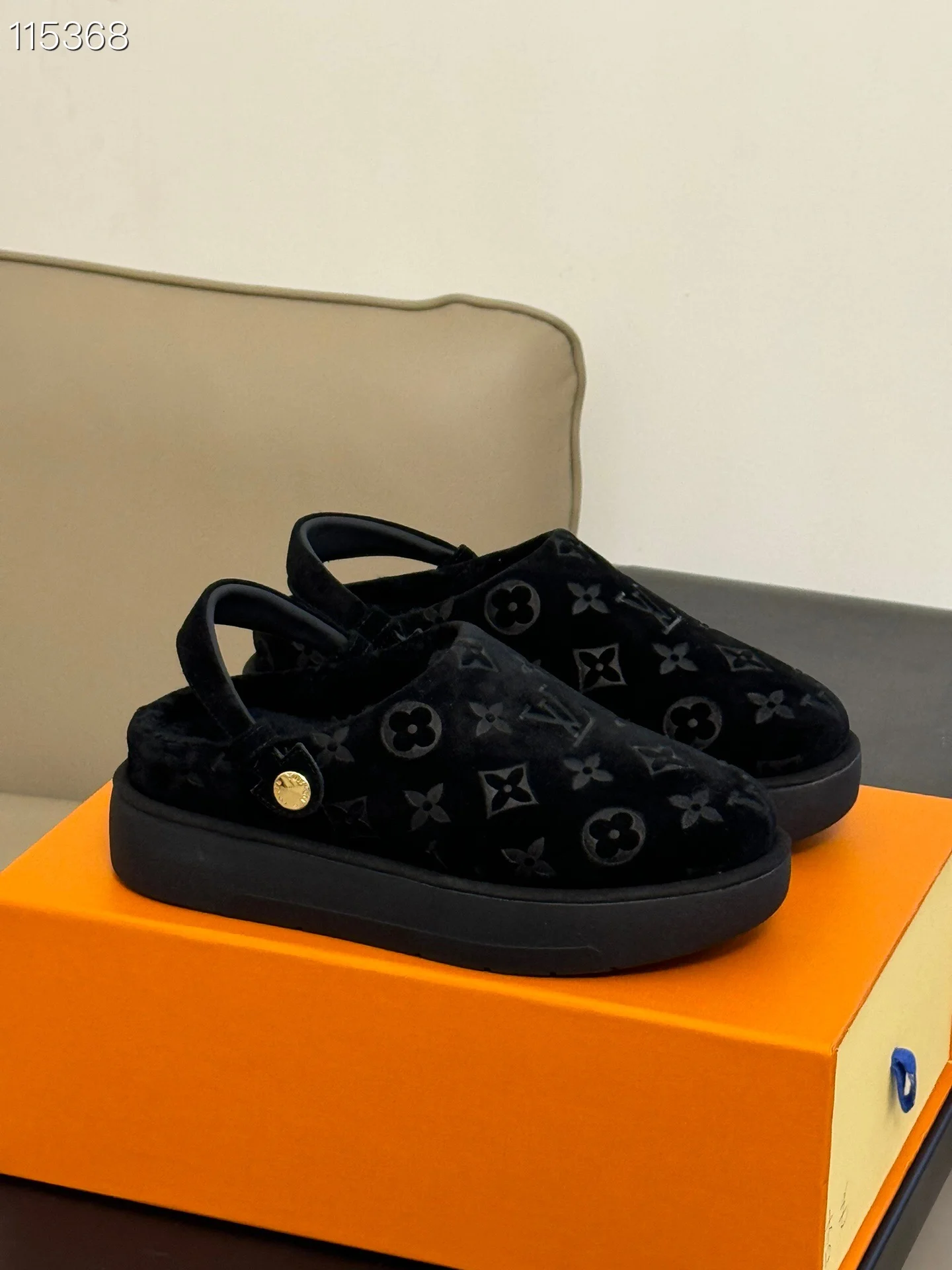 LV $135 gallery