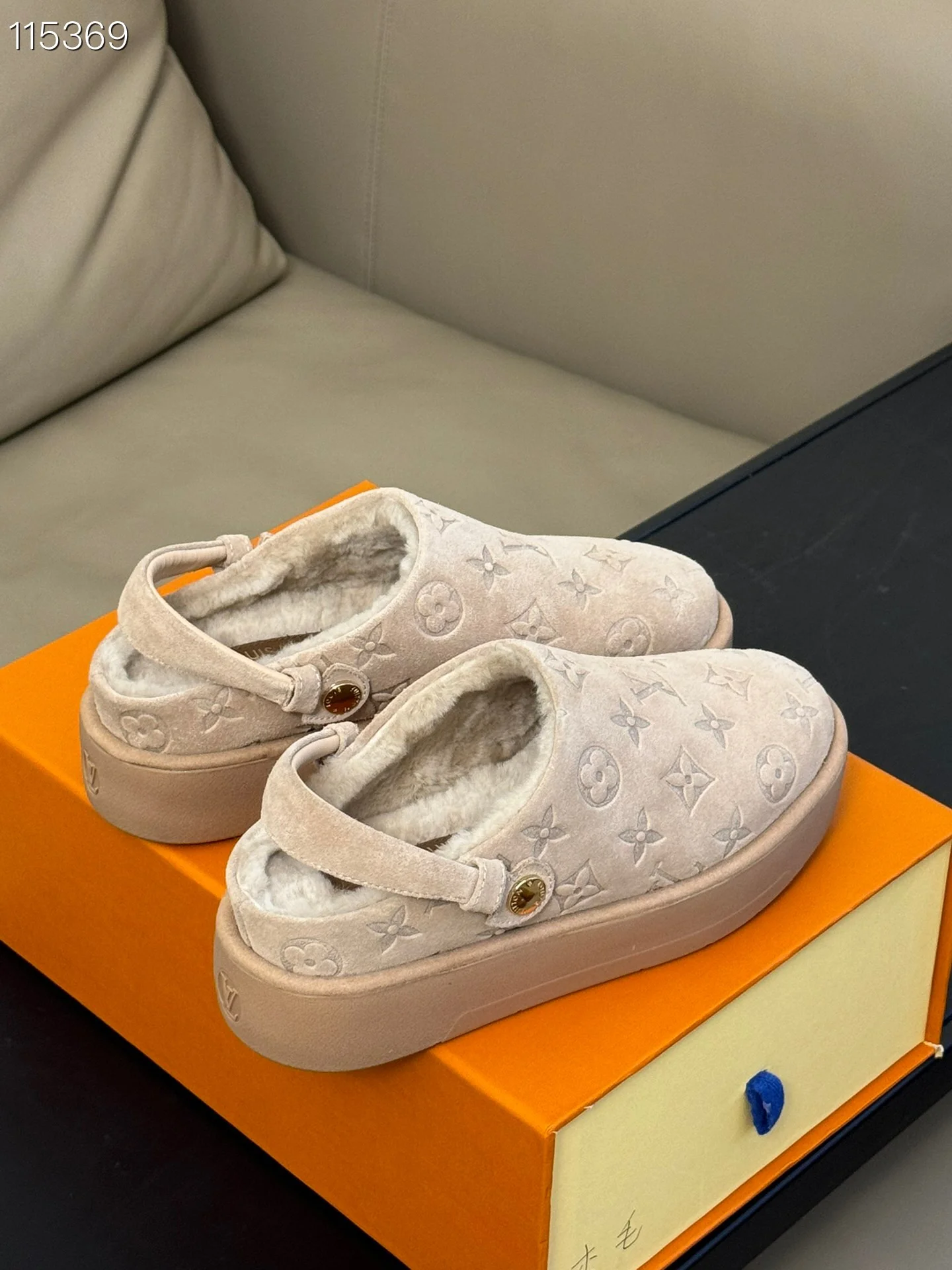 LV $135 gallery