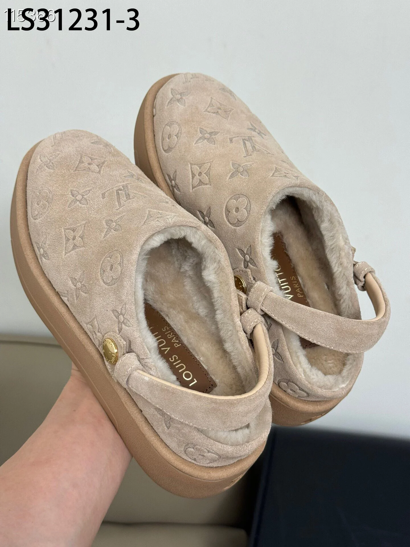 LV $135 gallery