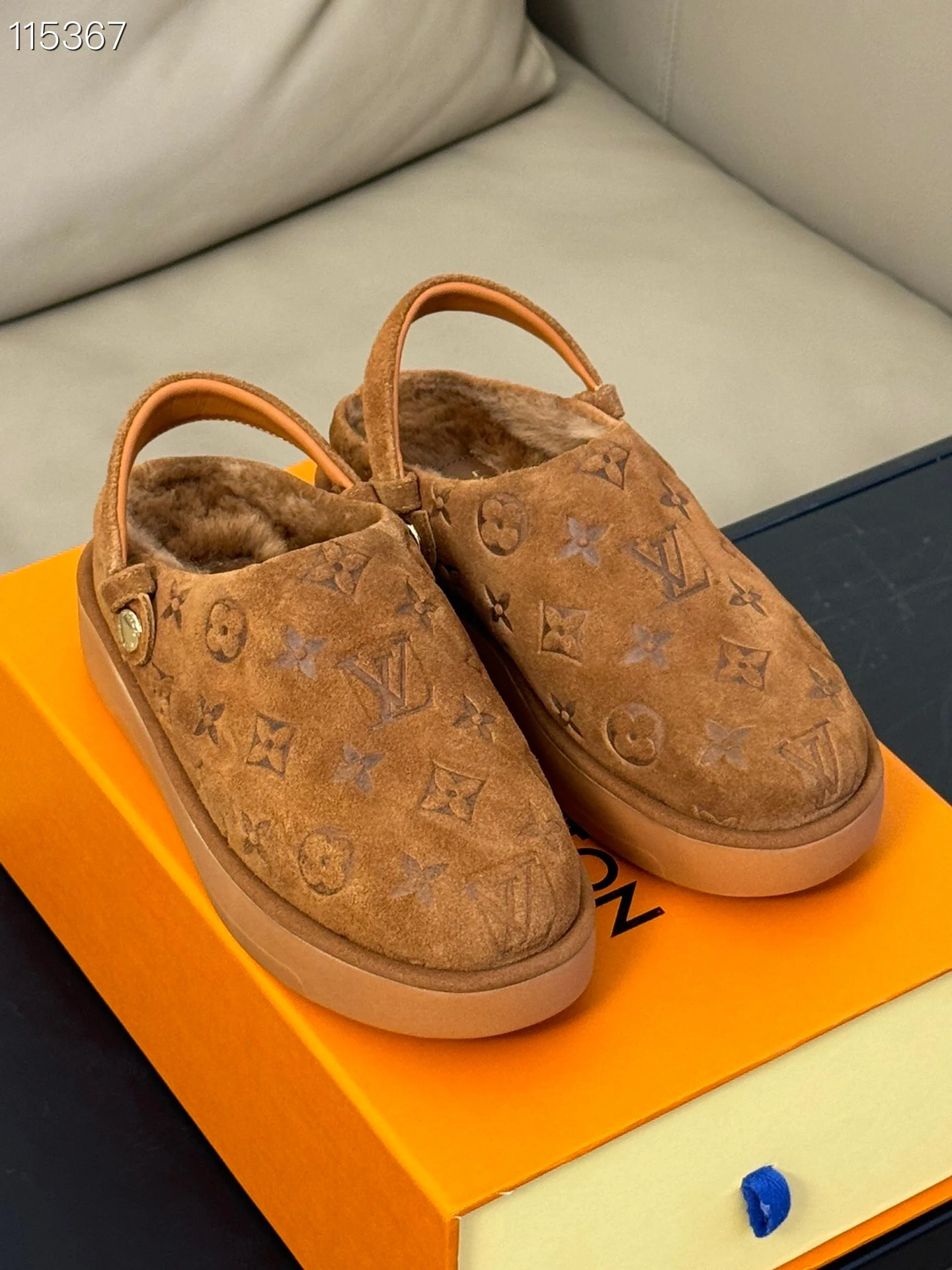 LV $135 gallery