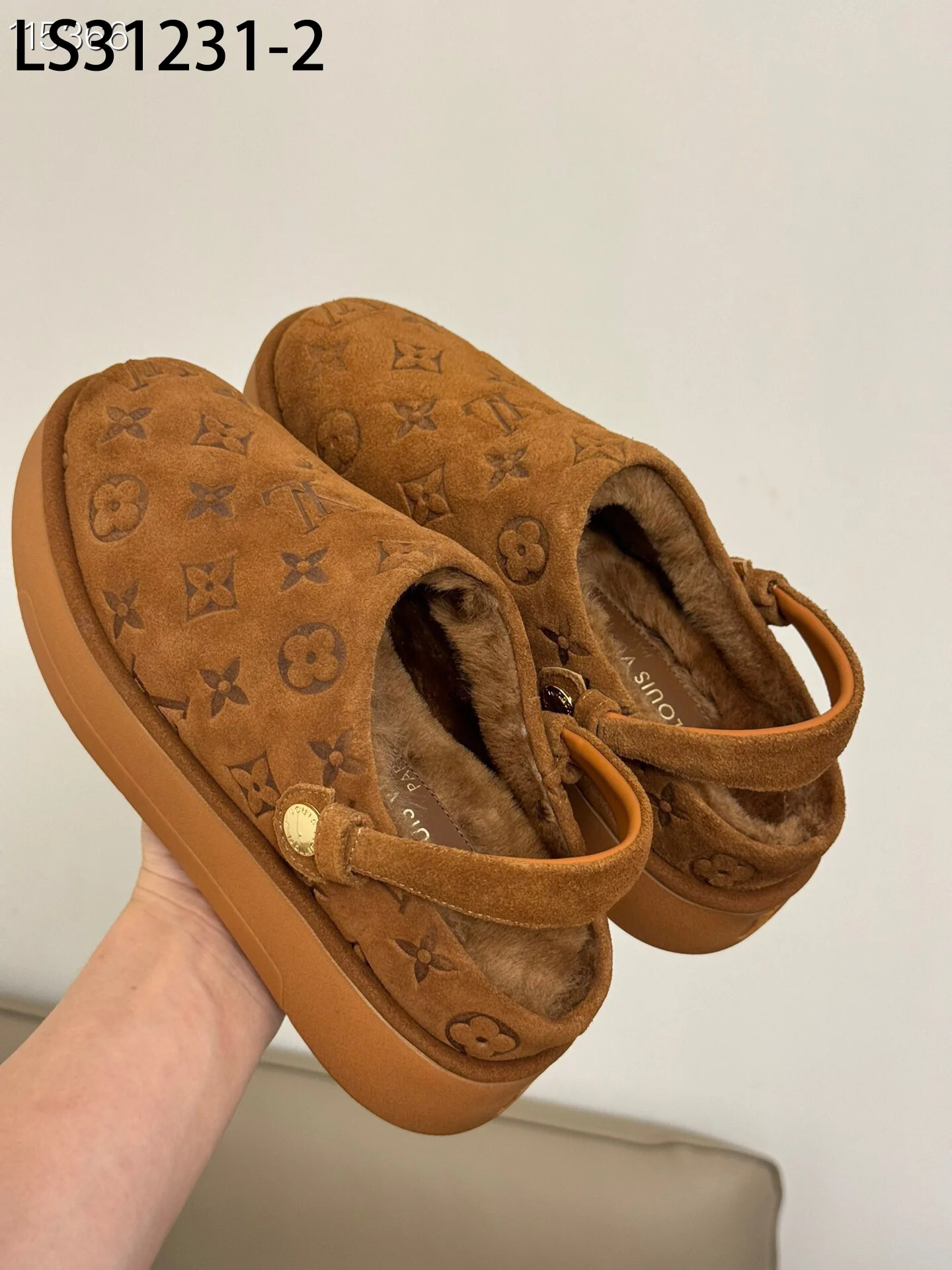 LV $135 gallery