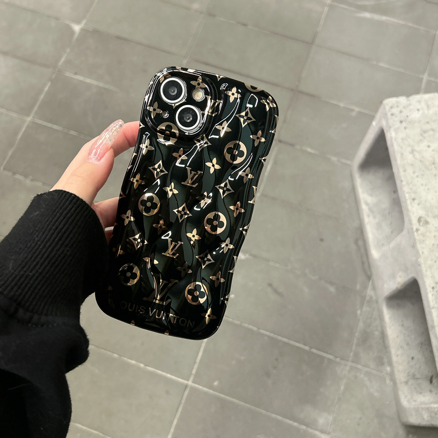 LV $14 gallery