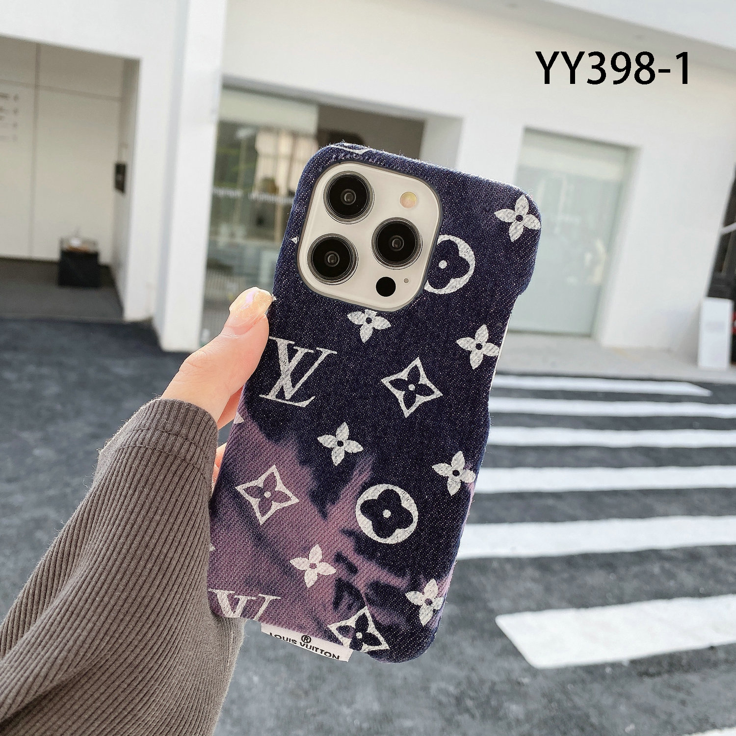 LV $14 gallery