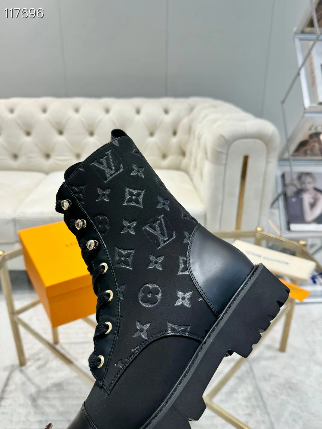 LV $141 gallery