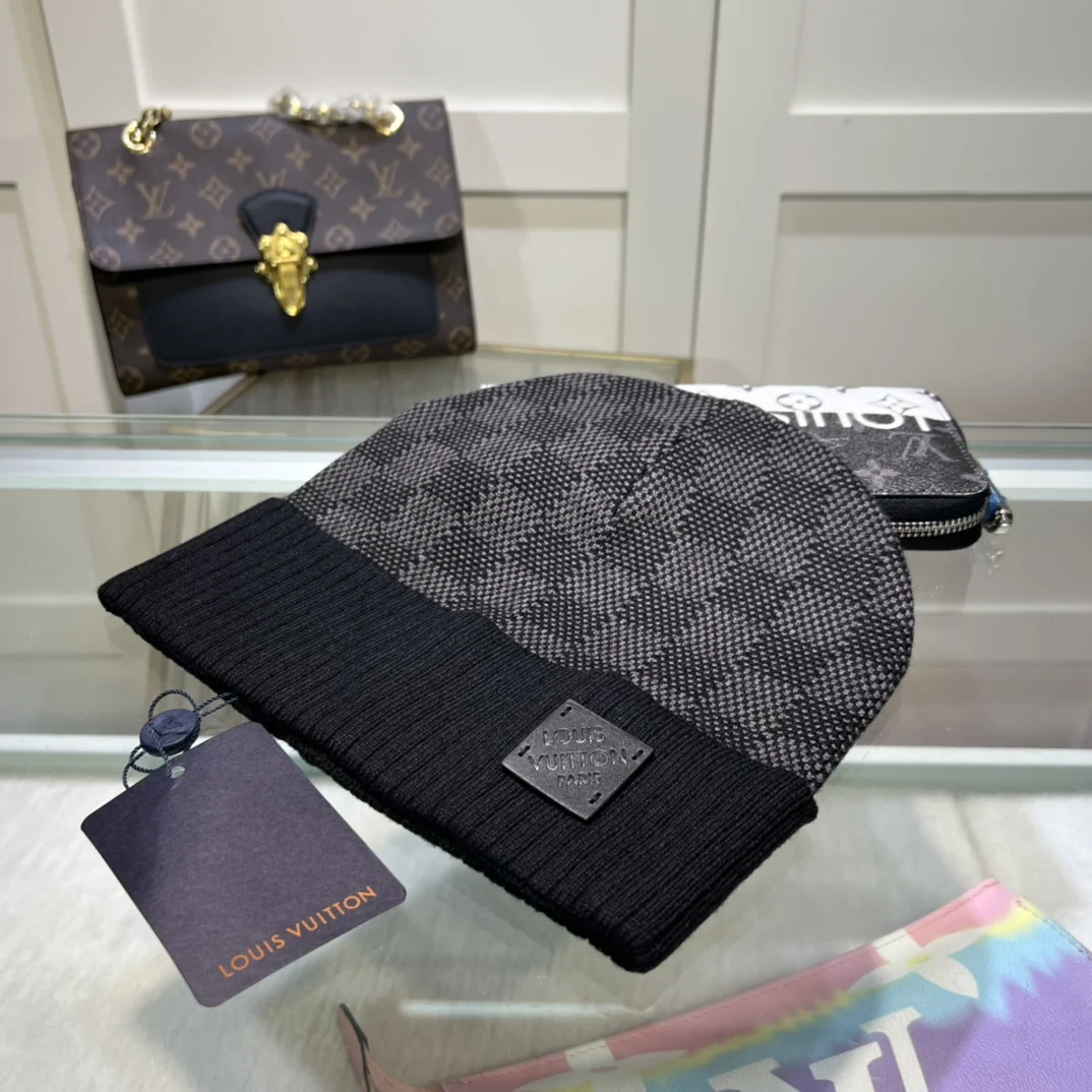 LV $15 gallery