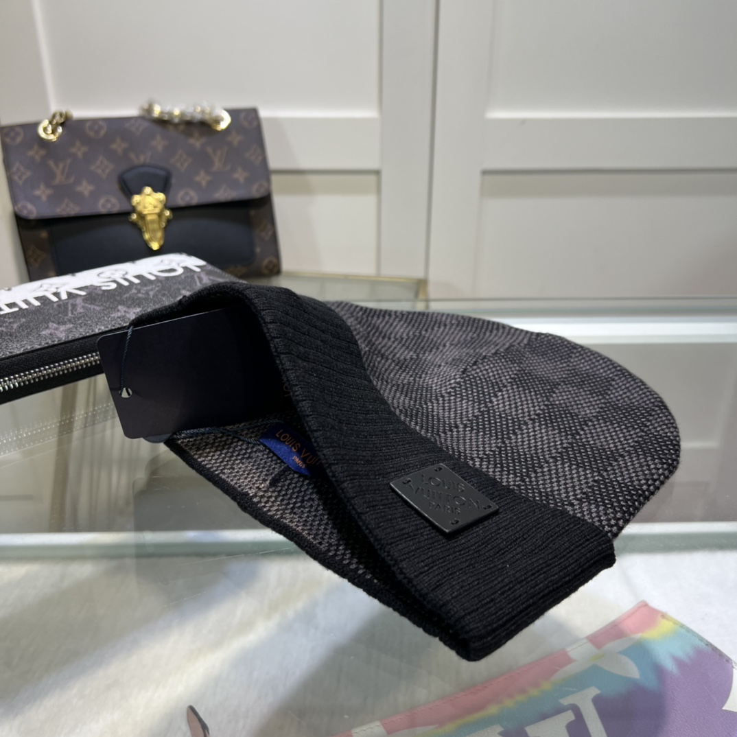 LV $15 gallery