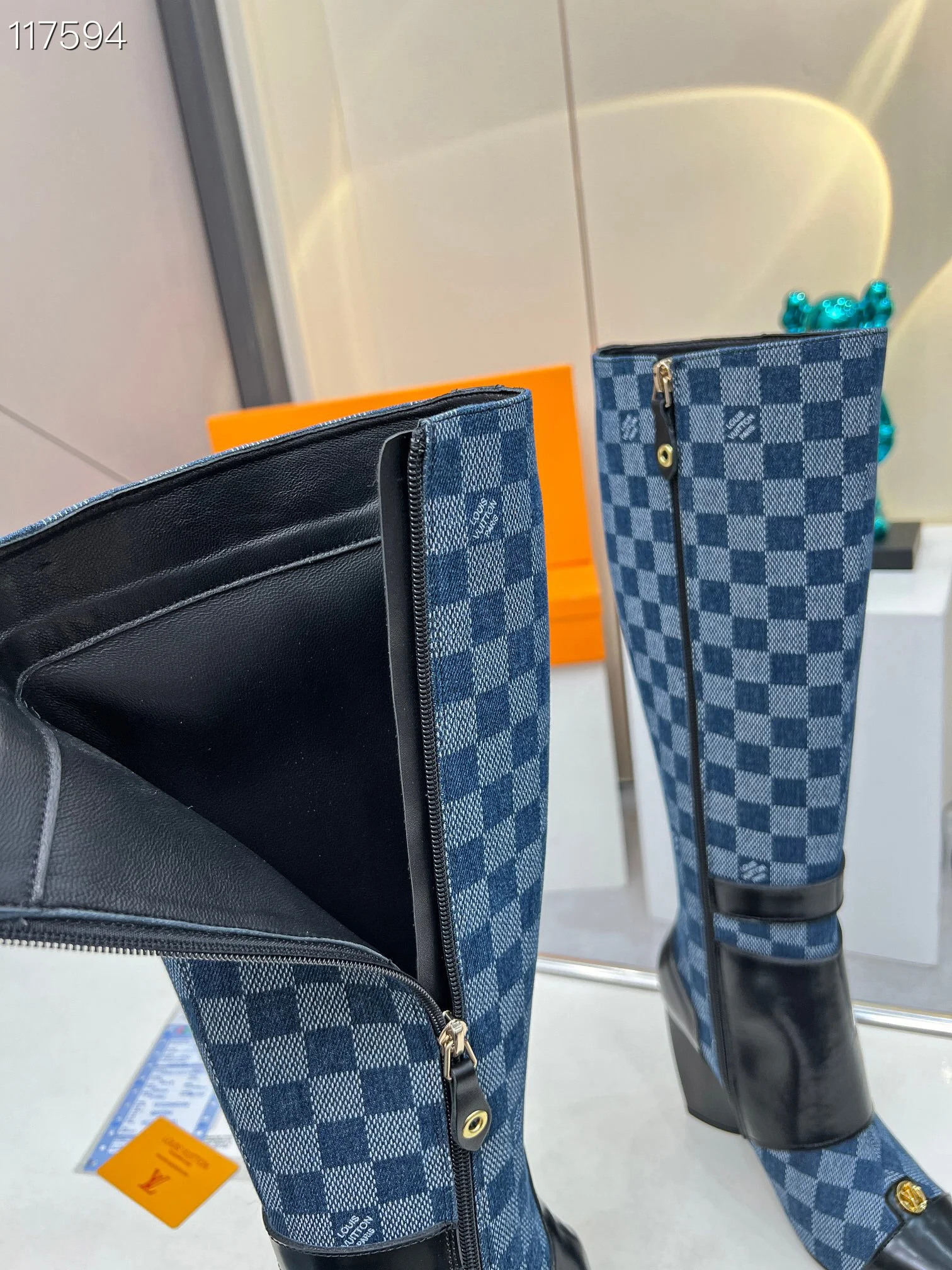 LV $150 gallery