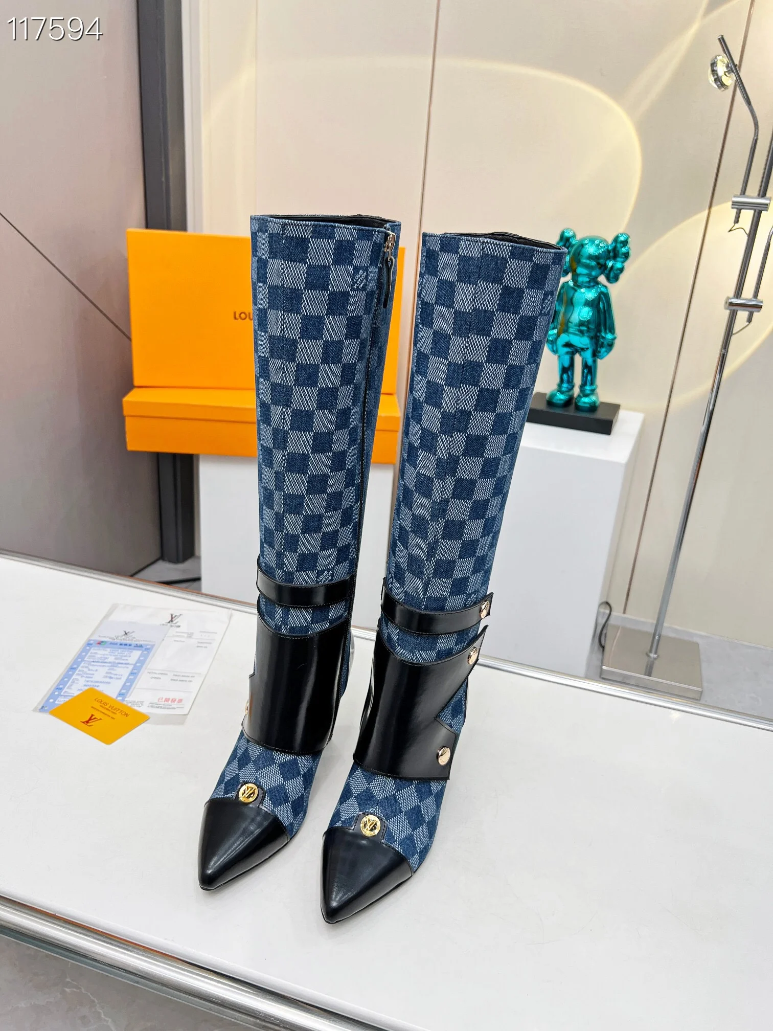 LV $150 gallery