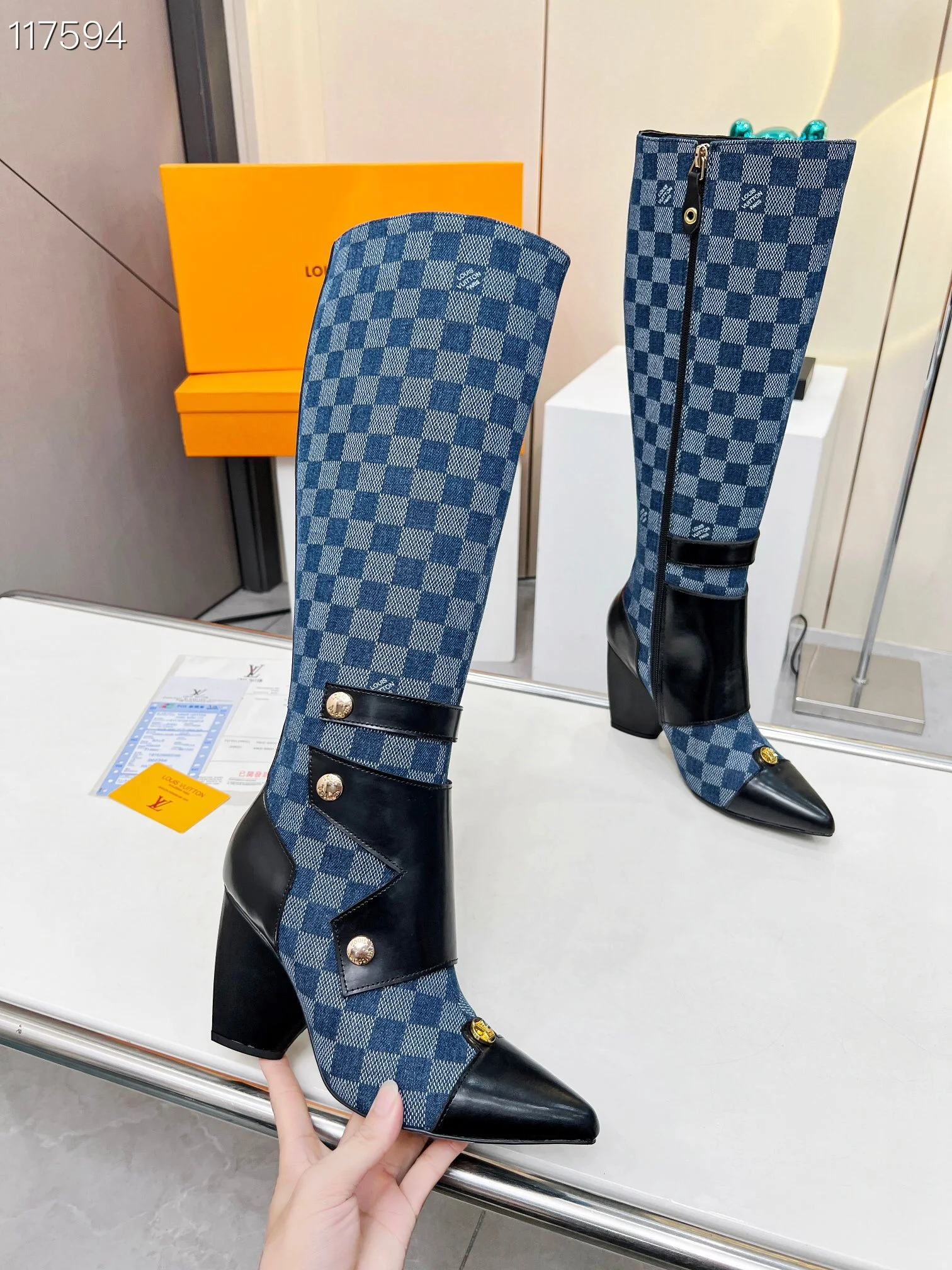 LV $150 gallery