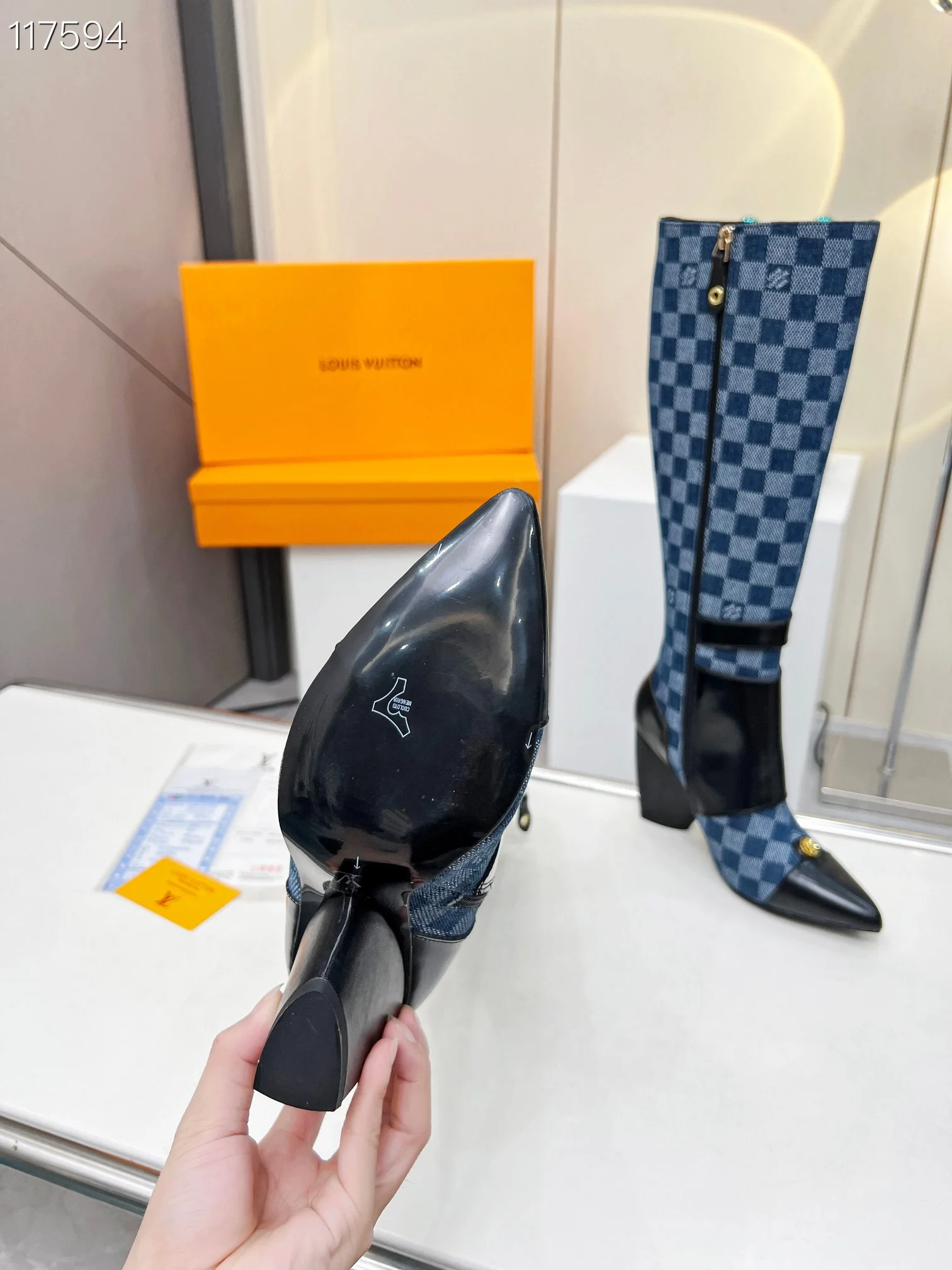 LV $150 gallery