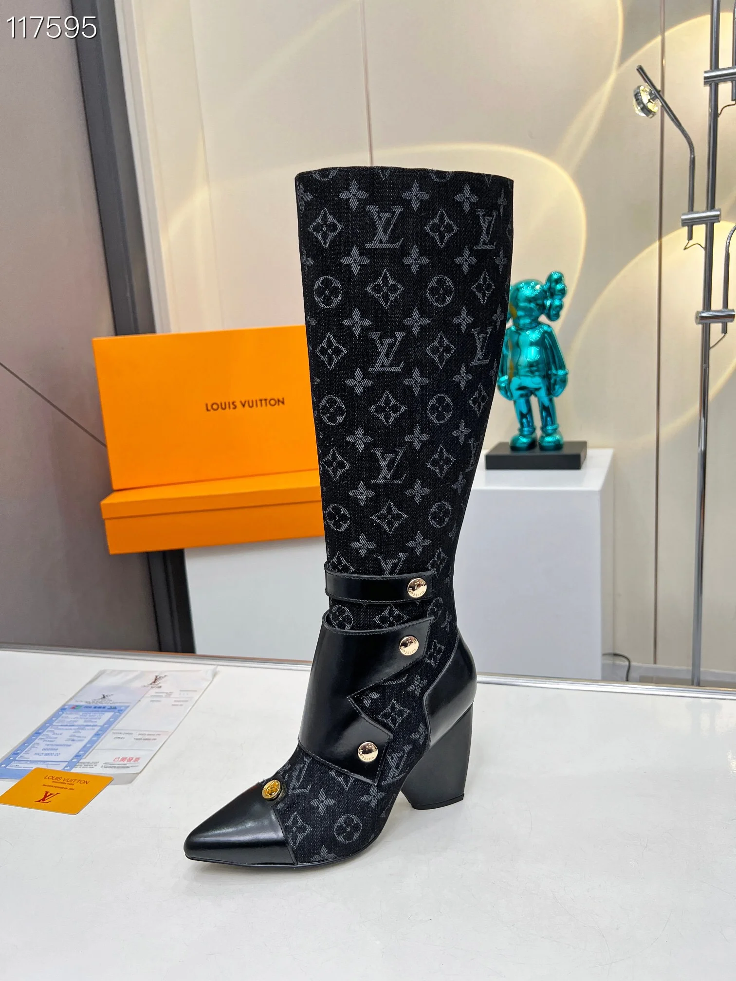 LV $150 gallery