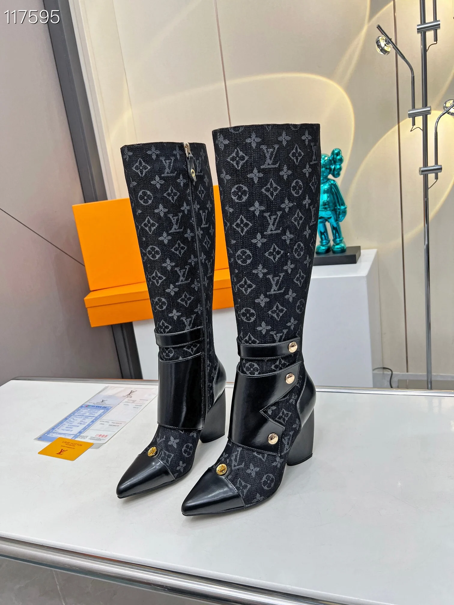 LV $150 gallery