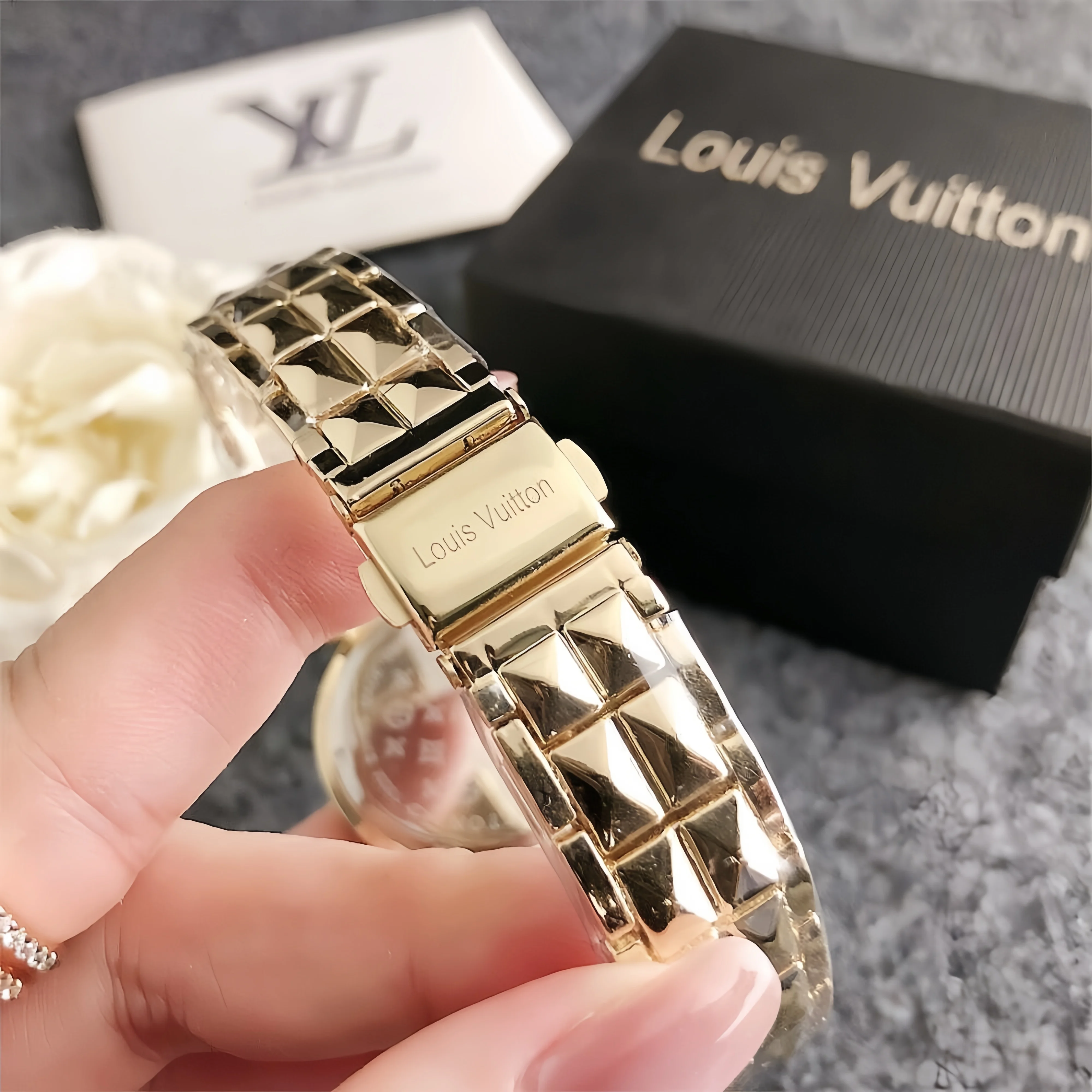 LV $16 gallery