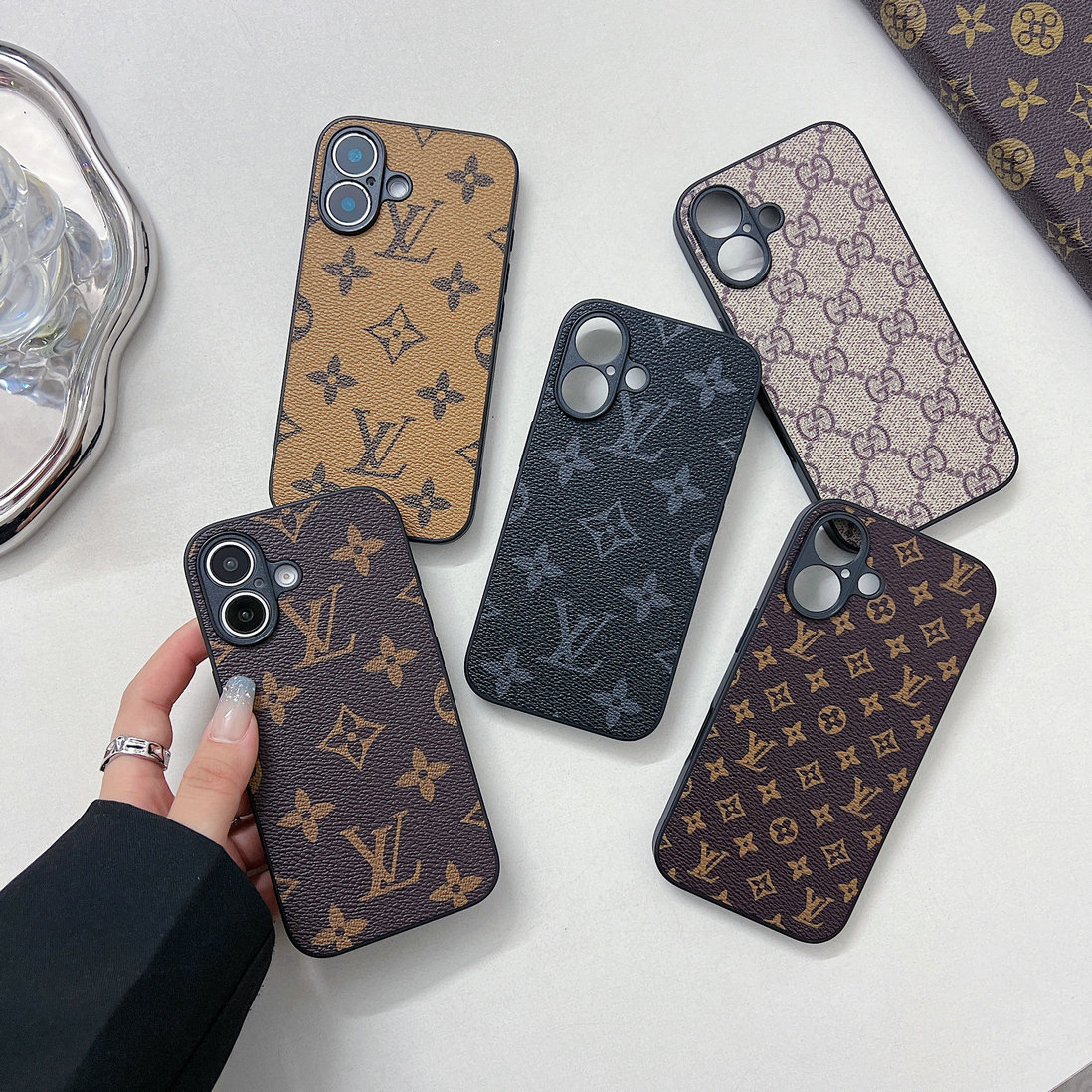 LV $16 gallery