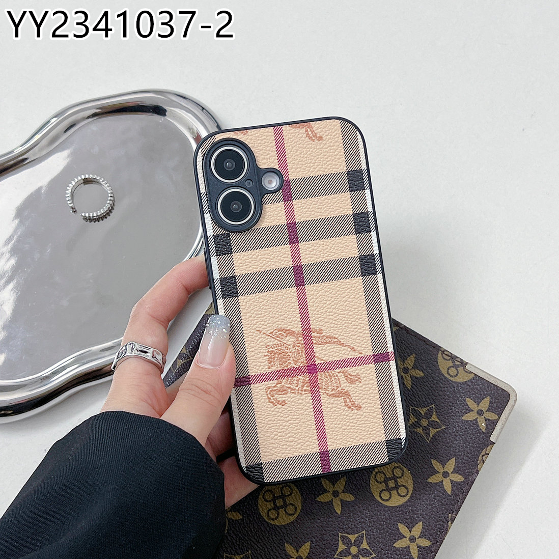 LV $16 gallery