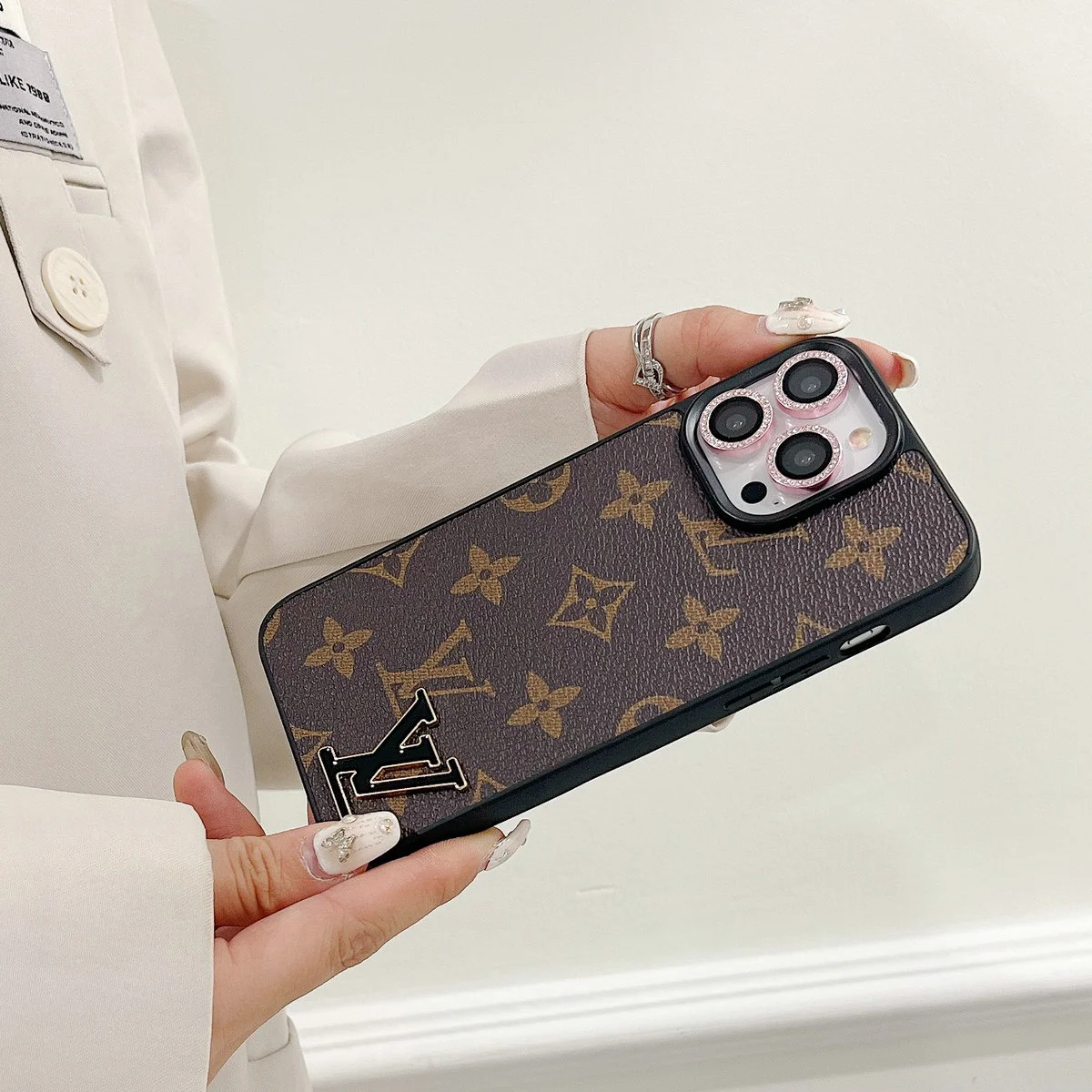 LV $16 gallery