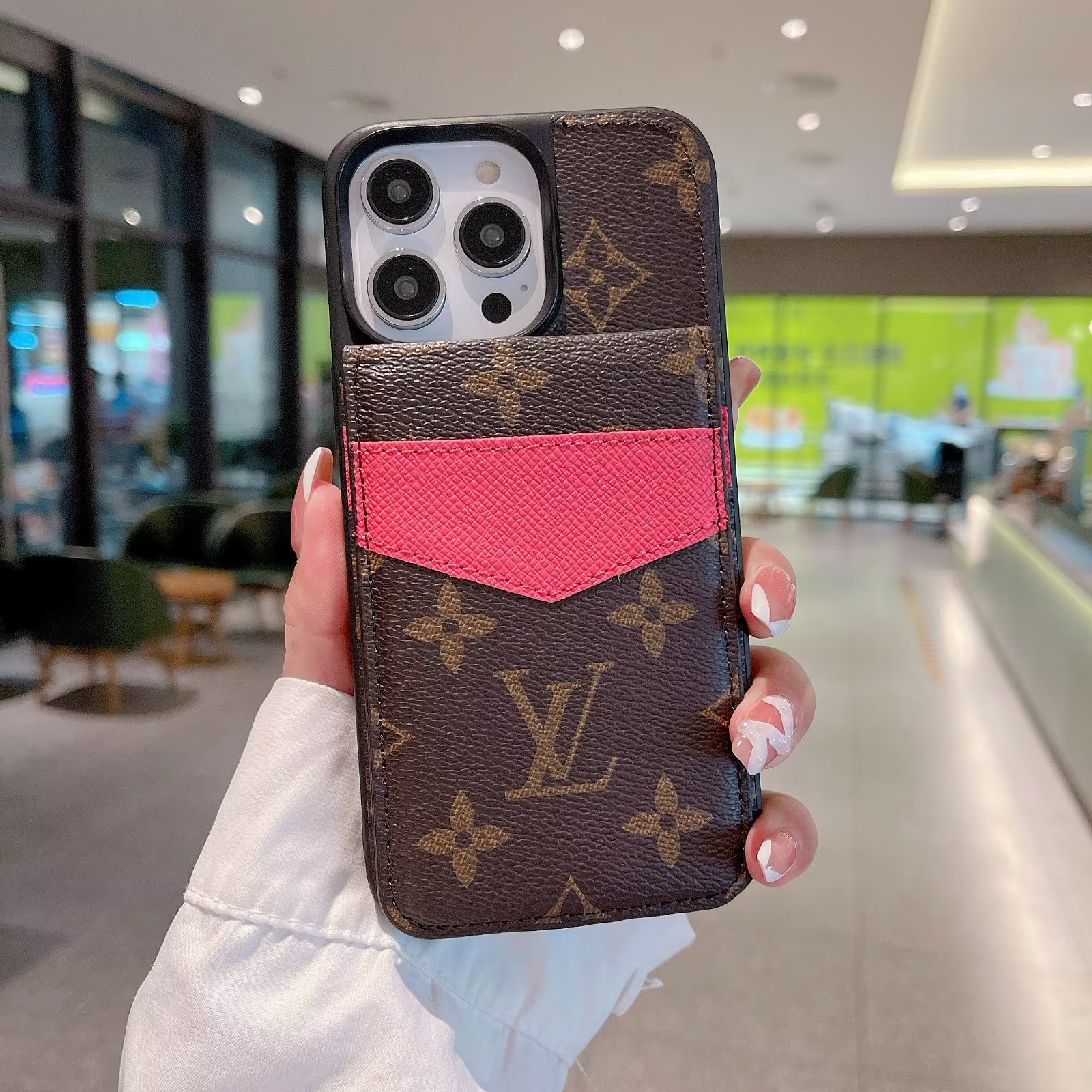 LV $18 gallery