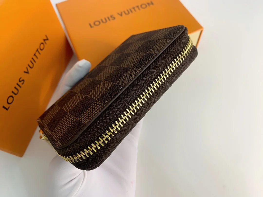 LV $18 gallery