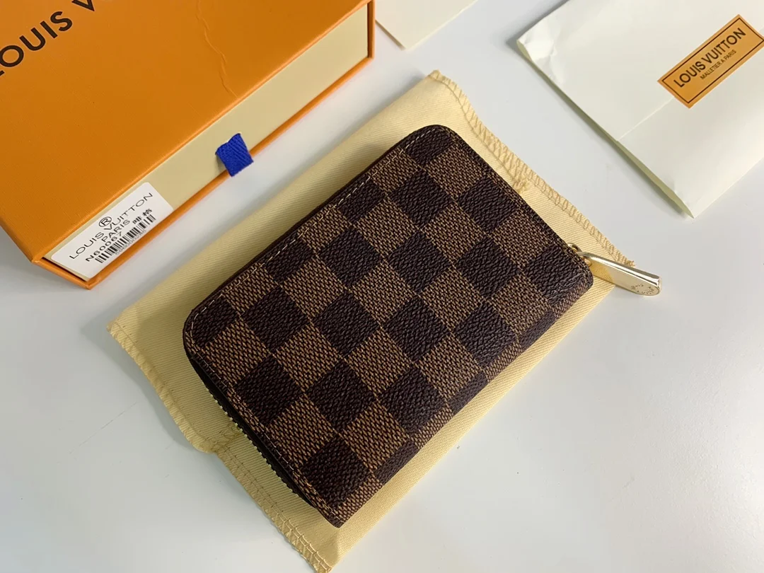 LV $18 gallery