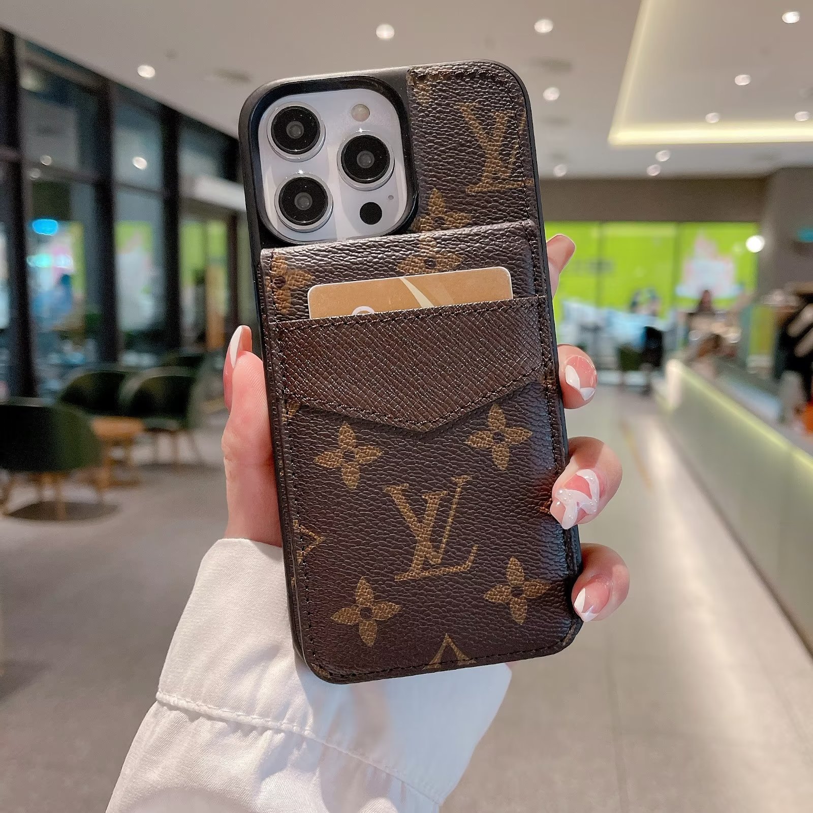 LV $18 gallery