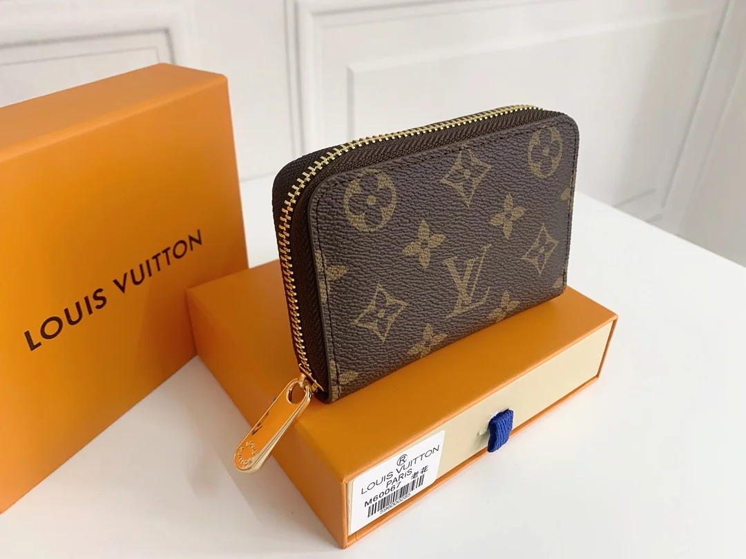 LV $18 gallery