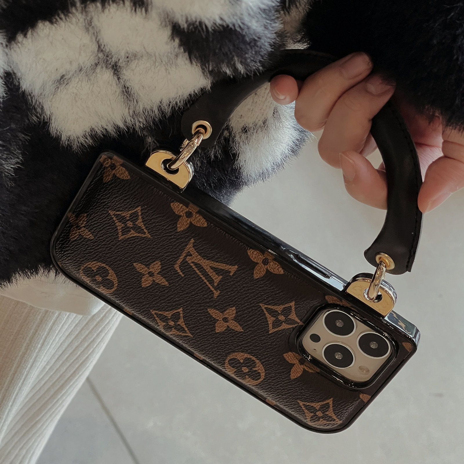 LV $18 gallery