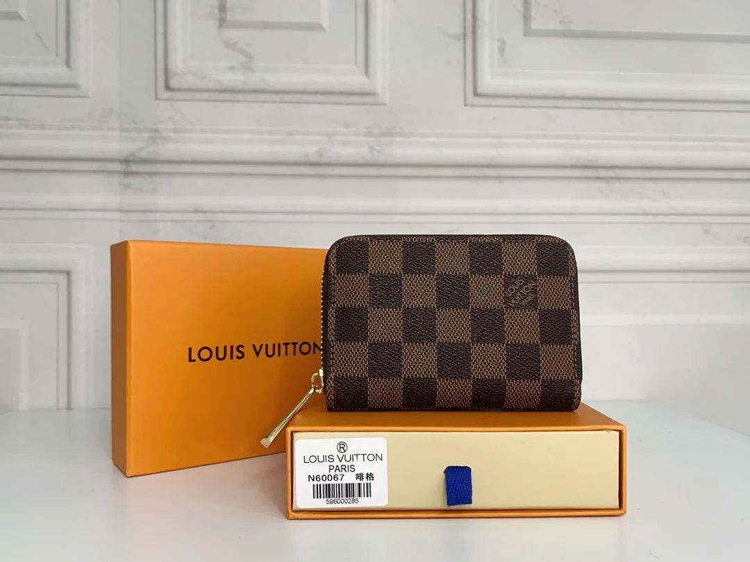 LV $18 gallery