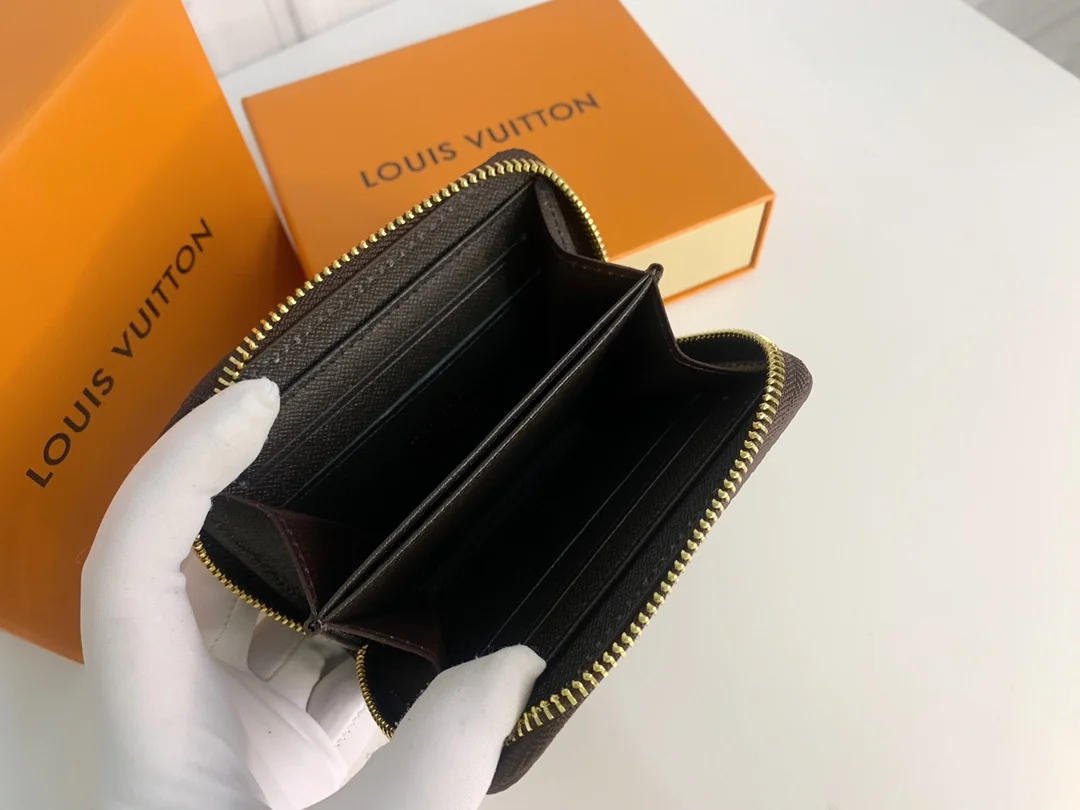 LV $18 gallery