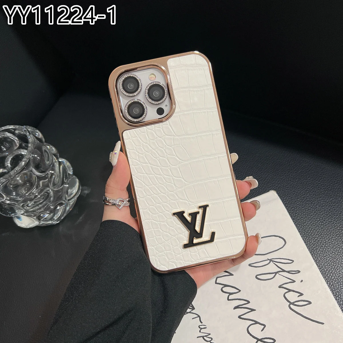 LV $18 gallery