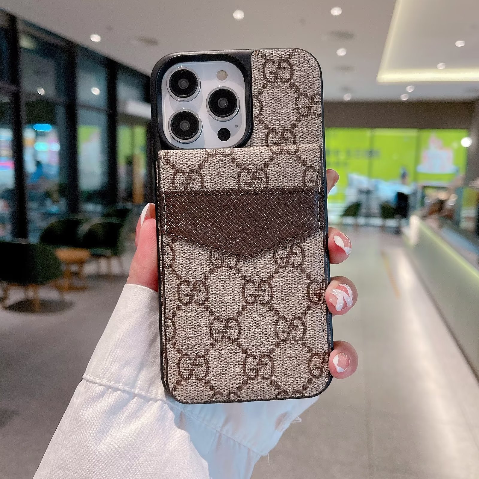 LV $18 gallery