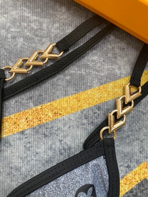 LV $18 gallery