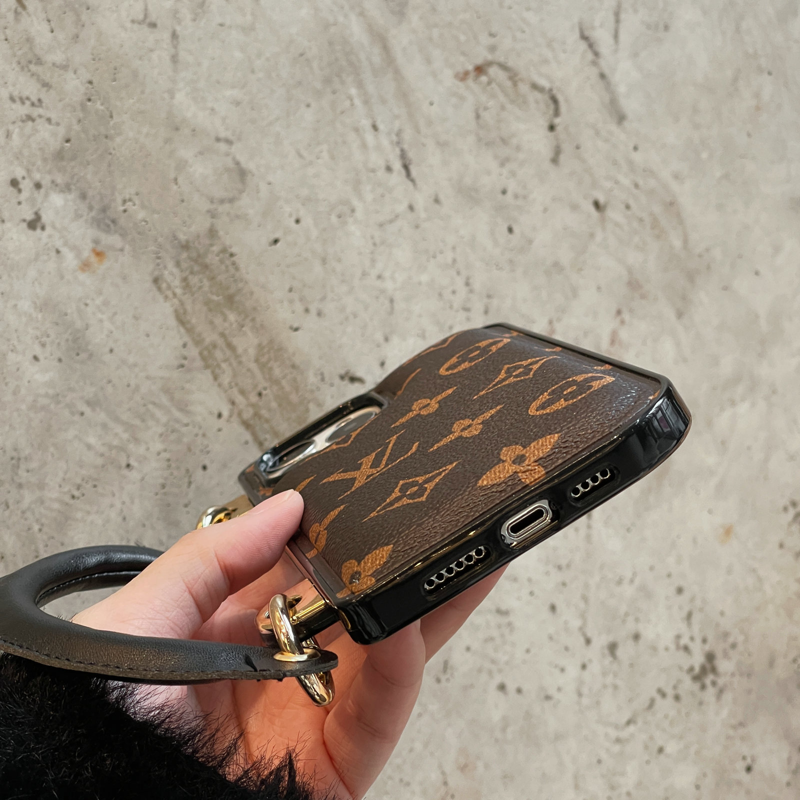 LV $18 gallery