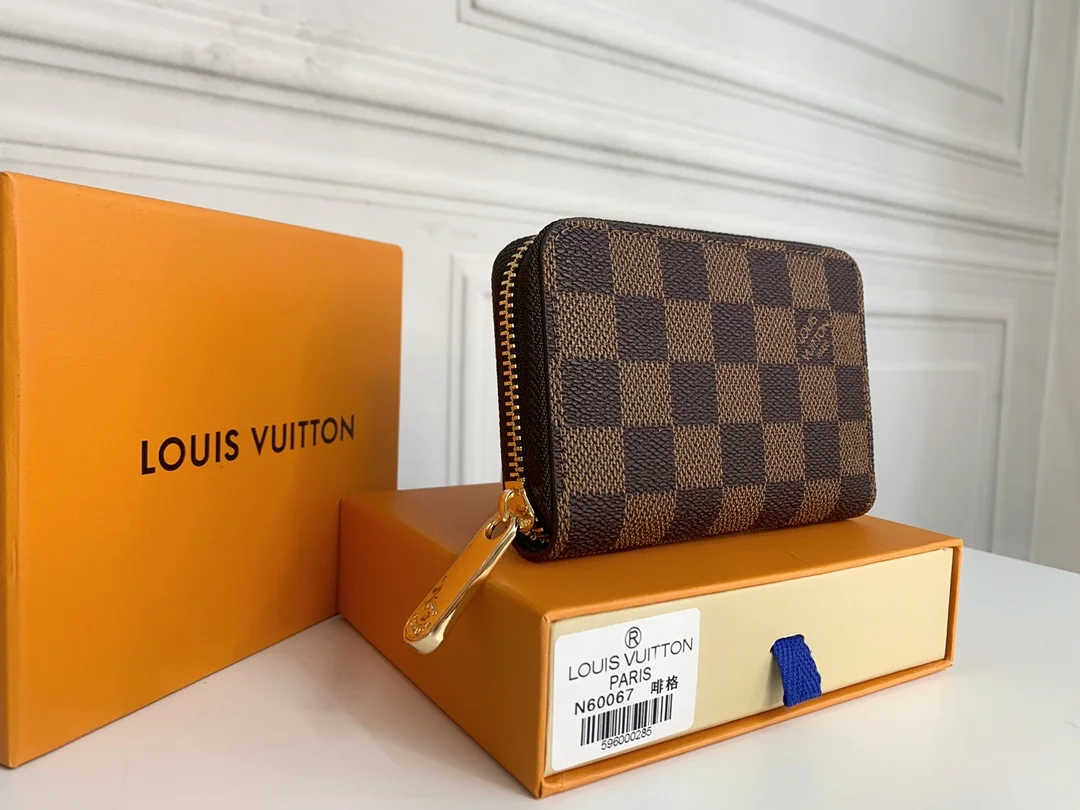 LV $18 gallery