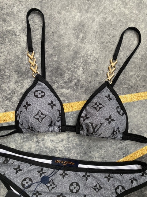 LV $18 gallery