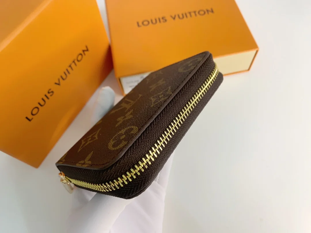 LV $18 gallery